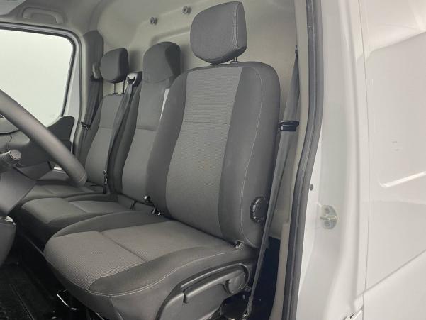 Vente en ligne Renault Master 3 Fourgon MASTER FGN TRAC F3500 L2H2 DCI 135 au prix de 23 990 €