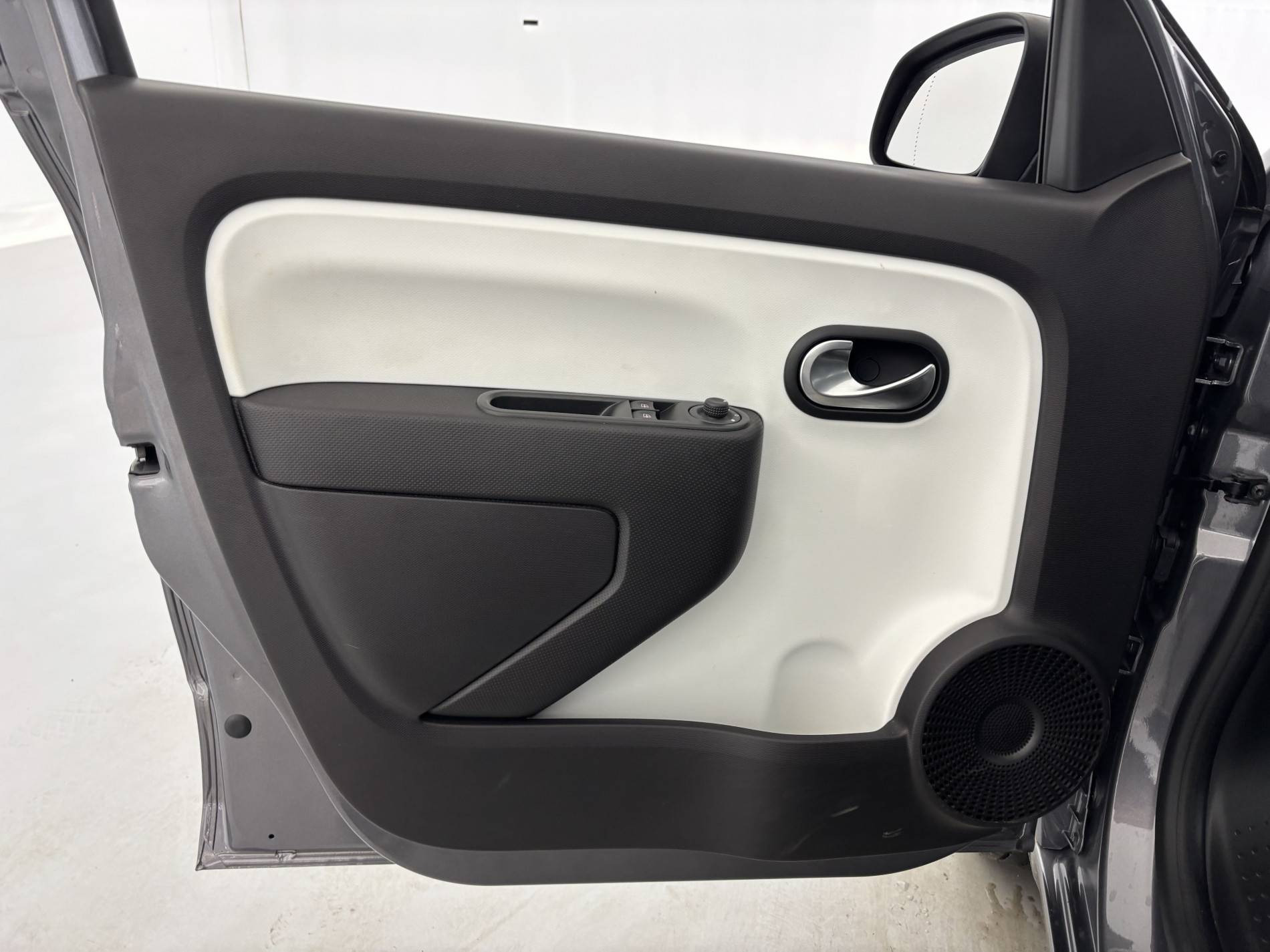 Vente en ligne Renault Twingo Electrique Twingo III E-Tech au prix de 12 690 €