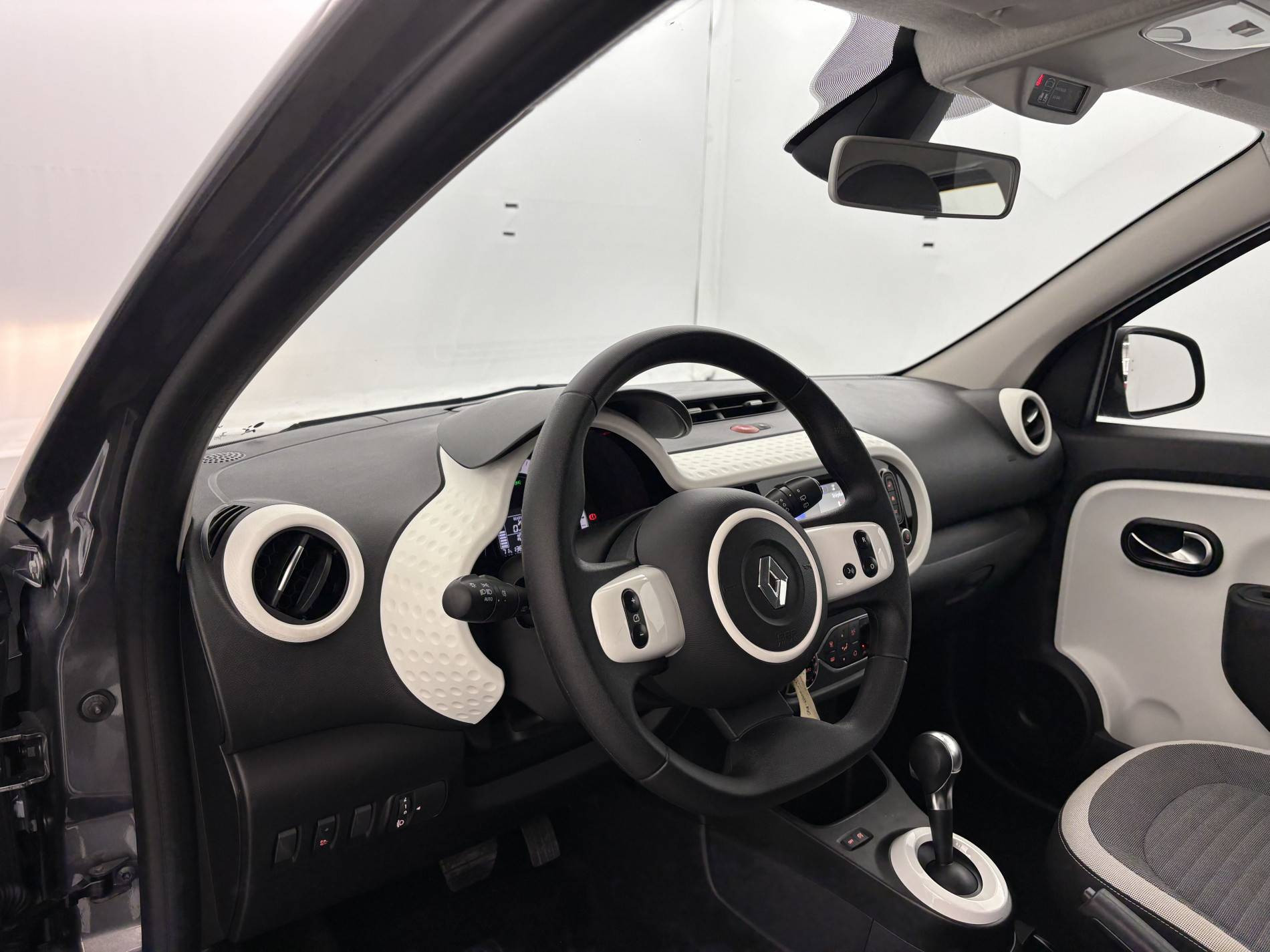 Vente en ligne Renault Twingo Electrique Twingo III E-Tech au prix de 12 690 €