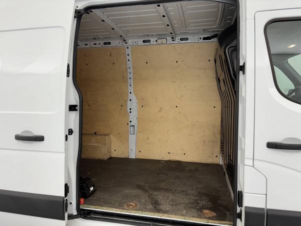 Vente en ligne Renault Master Fourgon MASTER FGN TRAC F3500 L2H2 DCI 135 au prix de 20 990 €