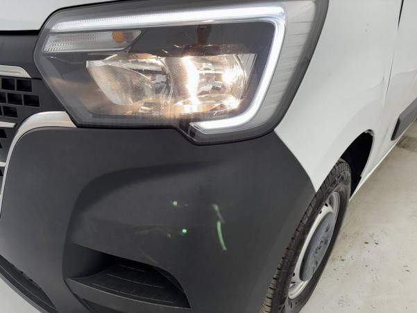 Vente en ligne Renault Master Fourgon MASTER FGN TRAC F3500 L2H2 DCI 135 au prix de 20 990 €