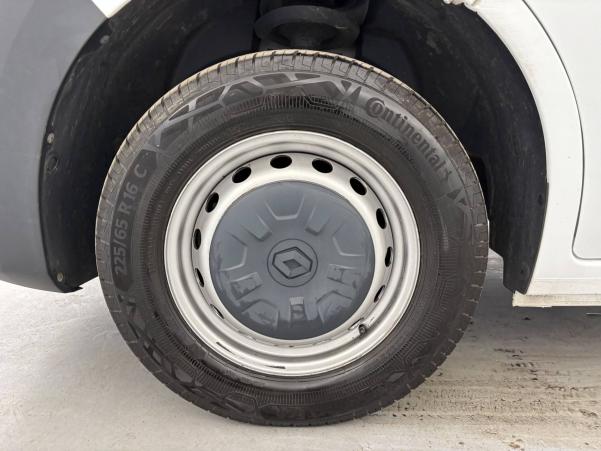 Vente en ligne Renault Master Fourgon MASTER FGN TRAC F3500 L2H2 DCI 135 au prix de 20 990 €