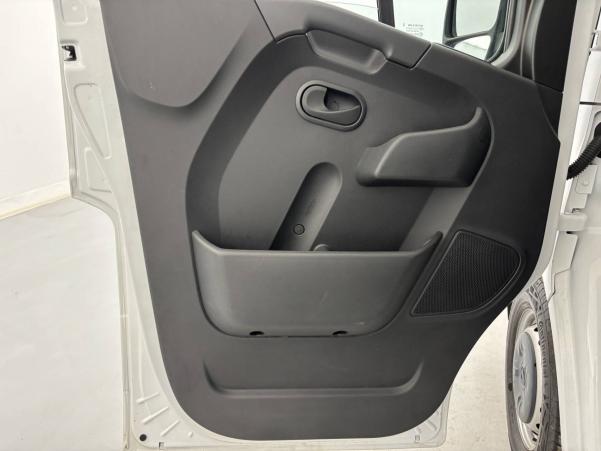 Vente en ligne Renault Master Fourgon MASTER FGN TRAC F3500 L2H2 DCI 135 au prix de 20 990 €