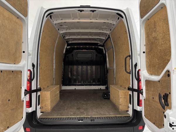 Vente en ligne Renault Master Fourgon MASTER FGN TRAC F3500 L2H2 DCI 135 au prix de 20 990 €