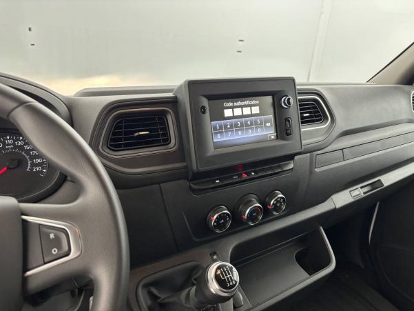 Vente en ligne Renault Master Fourgon MASTER FGN TRAC F3500 L2H2 DCI 135 au prix de 20 990 €