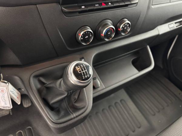 Vente en ligne Renault Master Fourgon MASTER FGN TRAC F3500 L2H2 DCI 135 au prix de 20 990 €