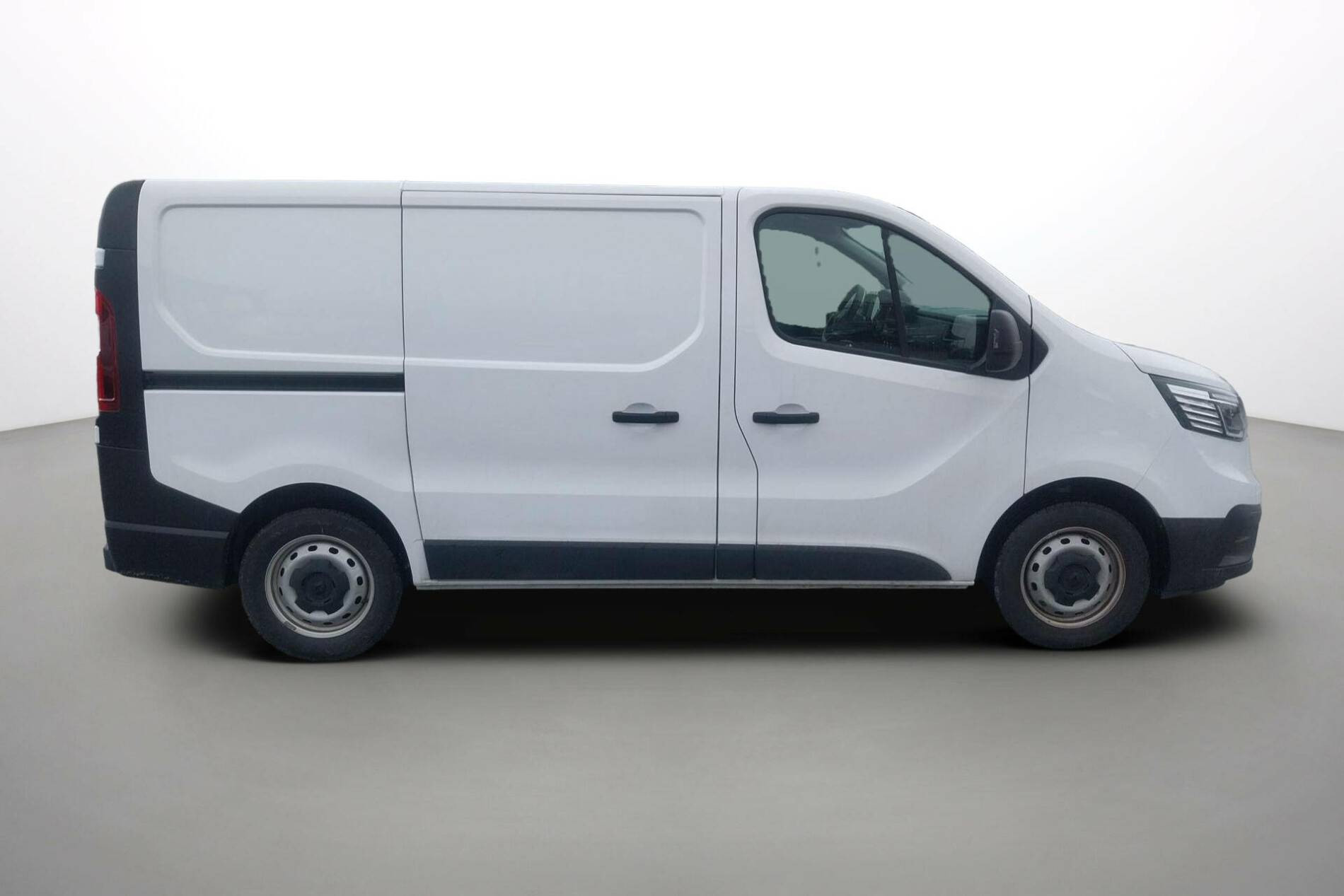 Vente en ligne Renault Trafic 3 Fourgon TRAFIC FGN L1H1 3000 KG BLUE DCI 130 au prix de 24 990 €
