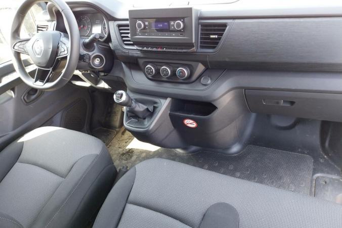 Vente en ligne Renault Trafic 3 Fourgon TRAFIC FGN L1H1 3000 KG BLUE DCI 130 au prix de 24 990 €