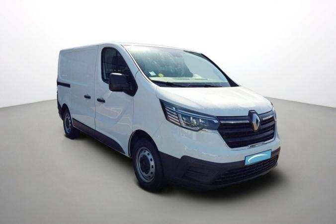 Vente en ligne Renault Trafic 3 Fourgon TRAFIC FGN L1H1 3000 KG BLUE DCI 130 au prix de 24 990 €