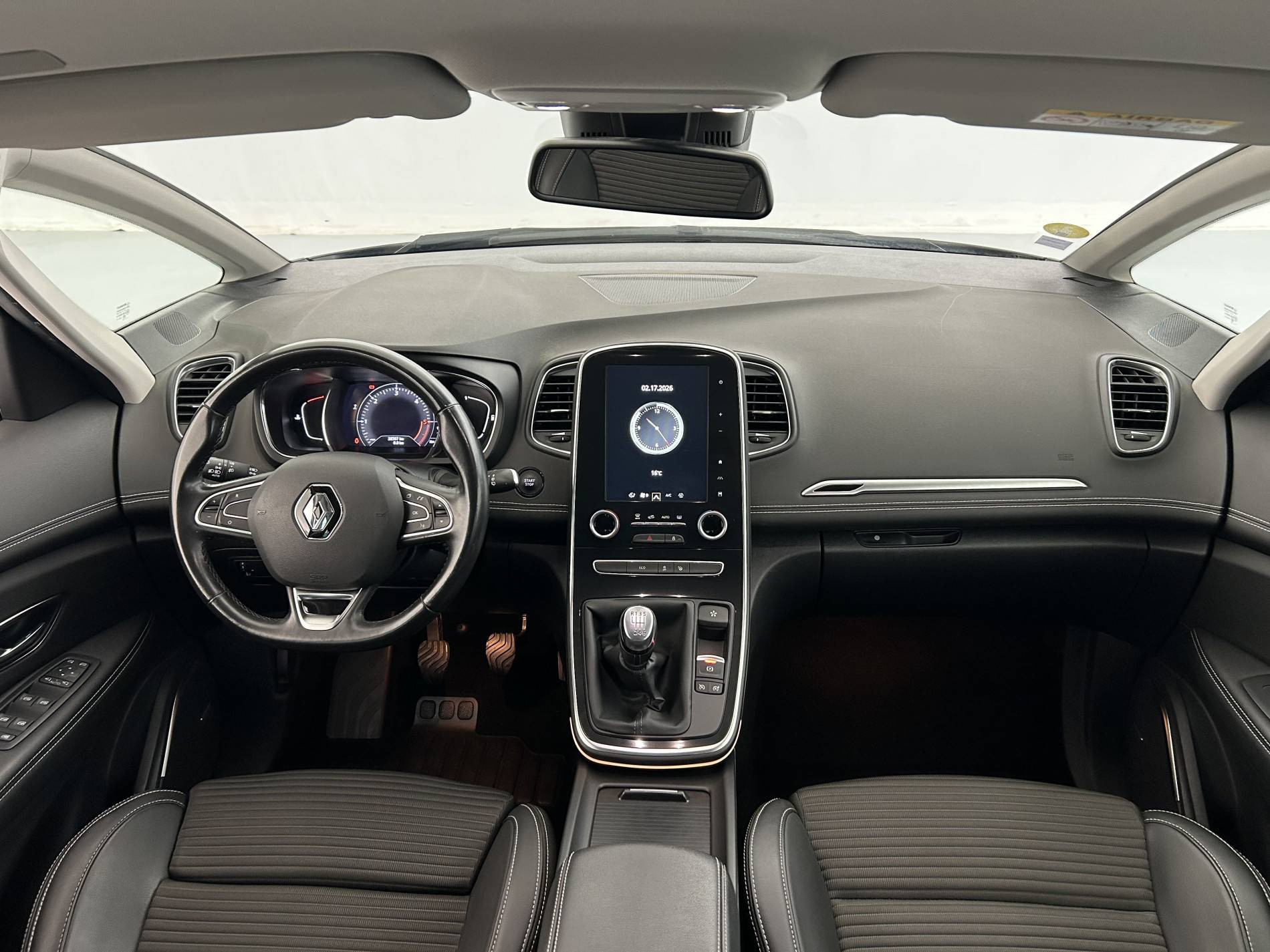 Vente en ligne Renault Scenic 4 Scenic Blue dCi 120 EDC au prix de 19 990 €