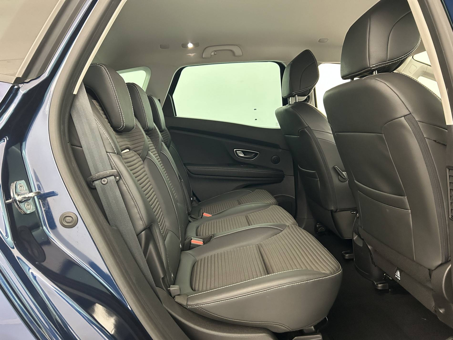 Vente en ligne Renault Scenic 4 Scenic Blue dCi 120 EDC au prix de 19 990 €