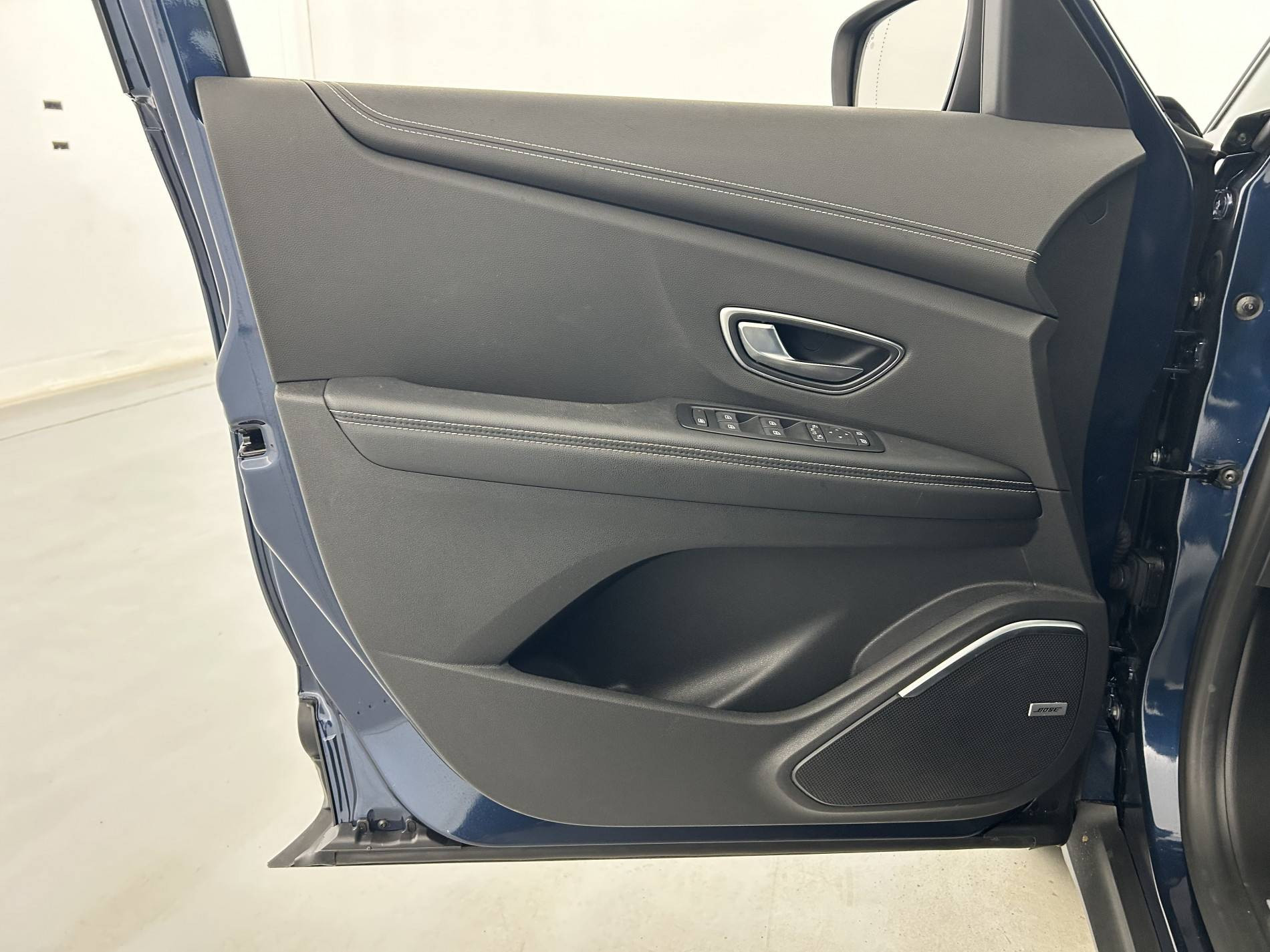 Vente en ligne Renault Scenic 4 Scenic Blue dCi 120 EDC au prix de 19 990 €