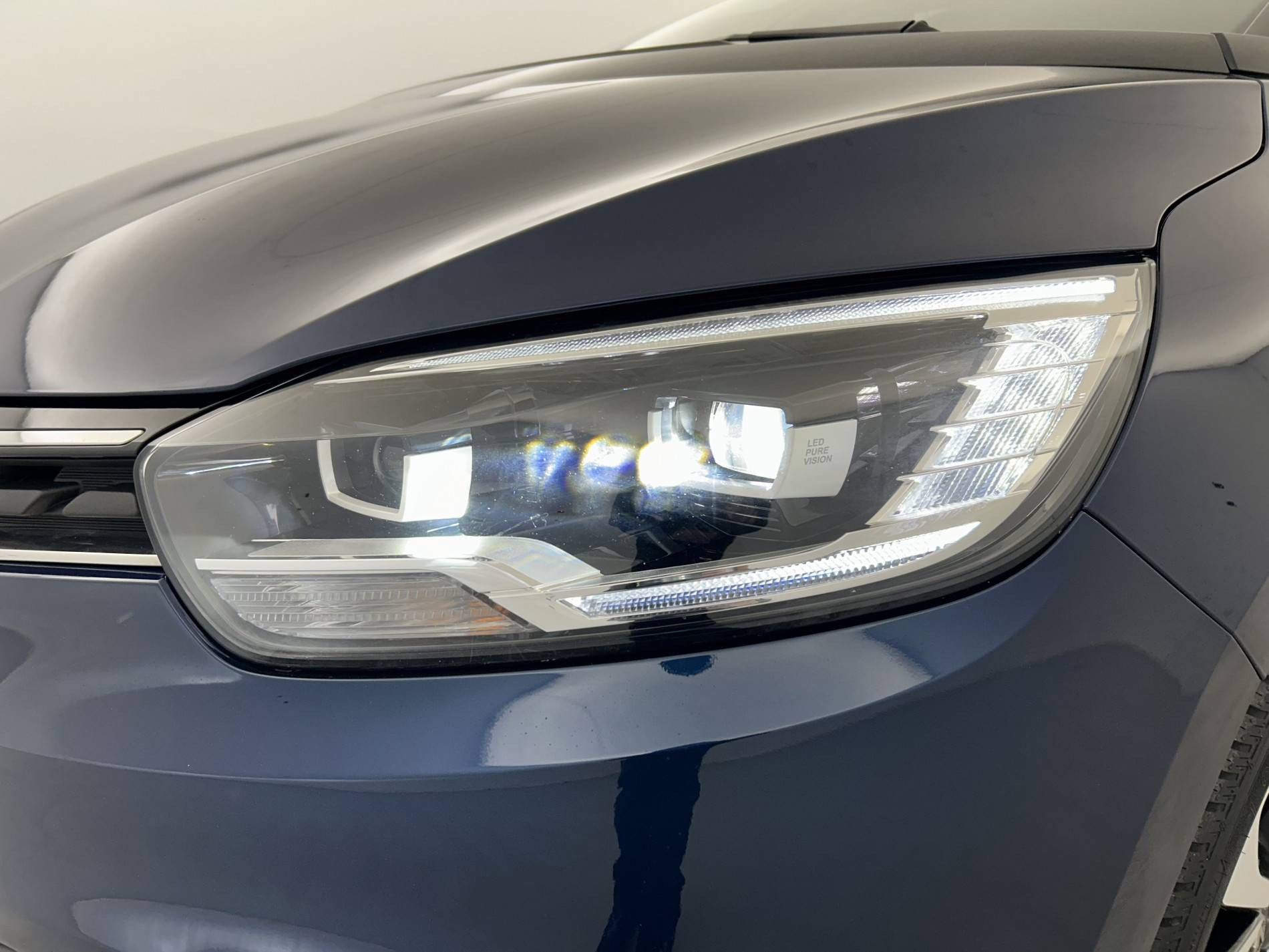 Vente en ligne Renault Scenic 4 Scenic Blue dCi 120 EDC au prix de 19 990 €