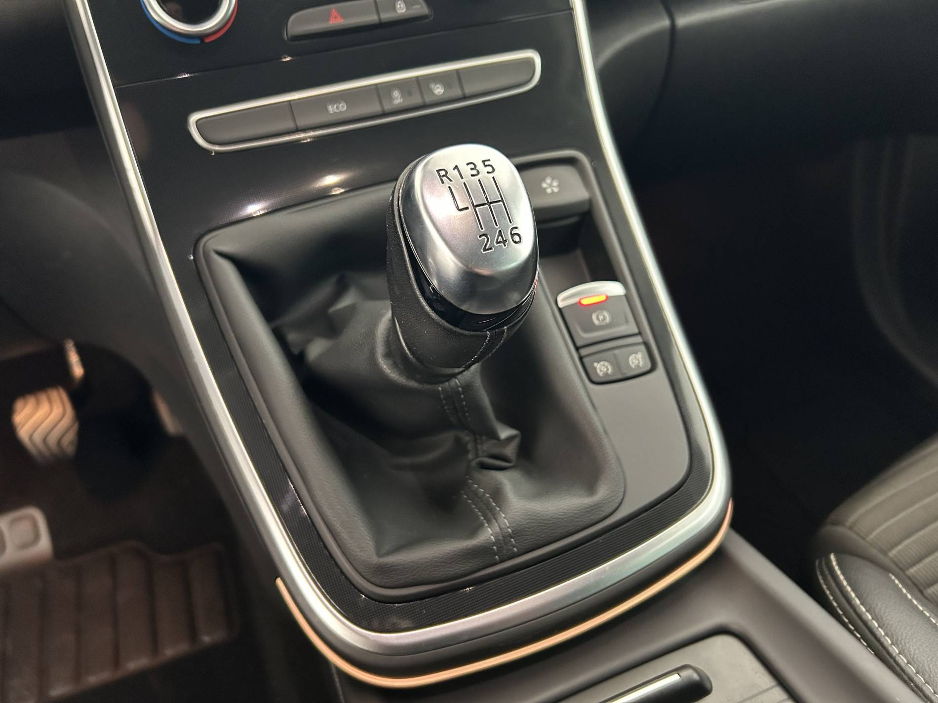 Vente en ligne Renault Scenic 4 Scenic Blue dCi 120 EDC au prix de 19 990 €