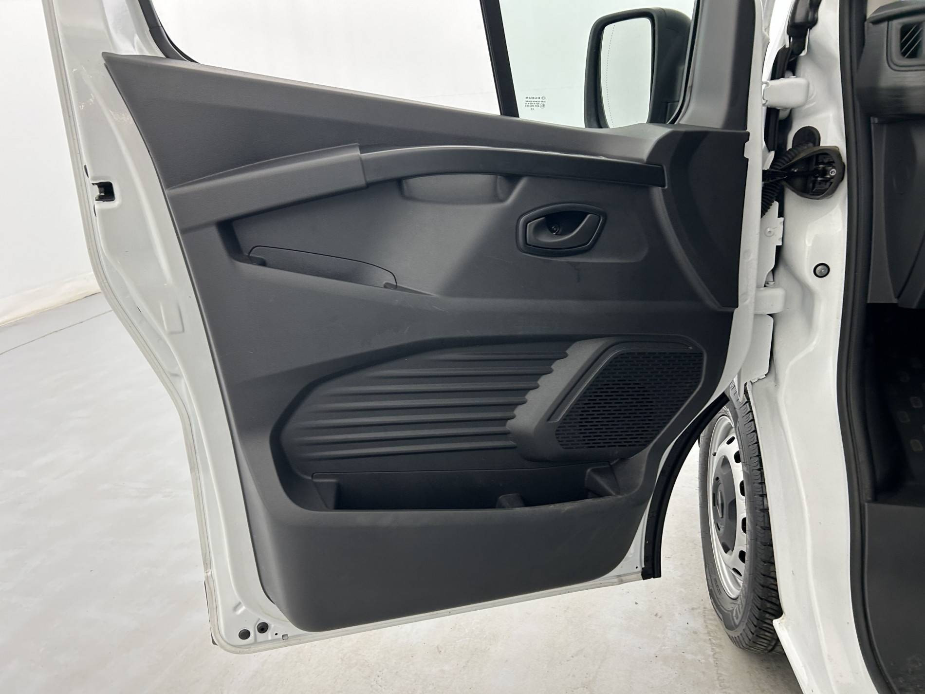 Vente en ligne Renault Trafic 3 Fourgon TRAFIC FGN L1H1 3T BLUE DCI 130 GSR2 au prix de 24 990 €