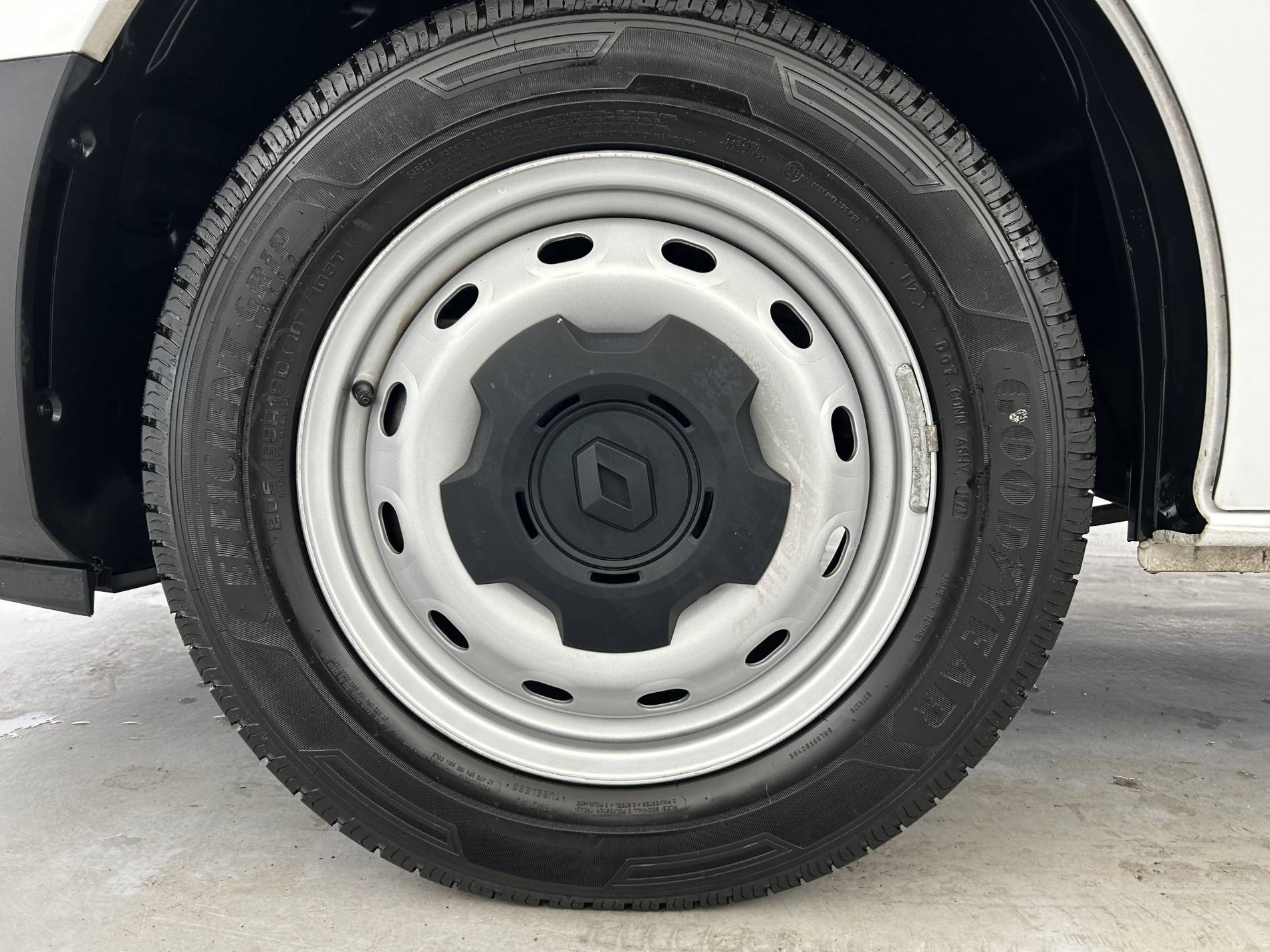 Vente en ligne Renault Trafic 3 Fourgon TRAFIC FGN L1H1 3T BLUE DCI 130 GSR2 au prix de 24 990 €