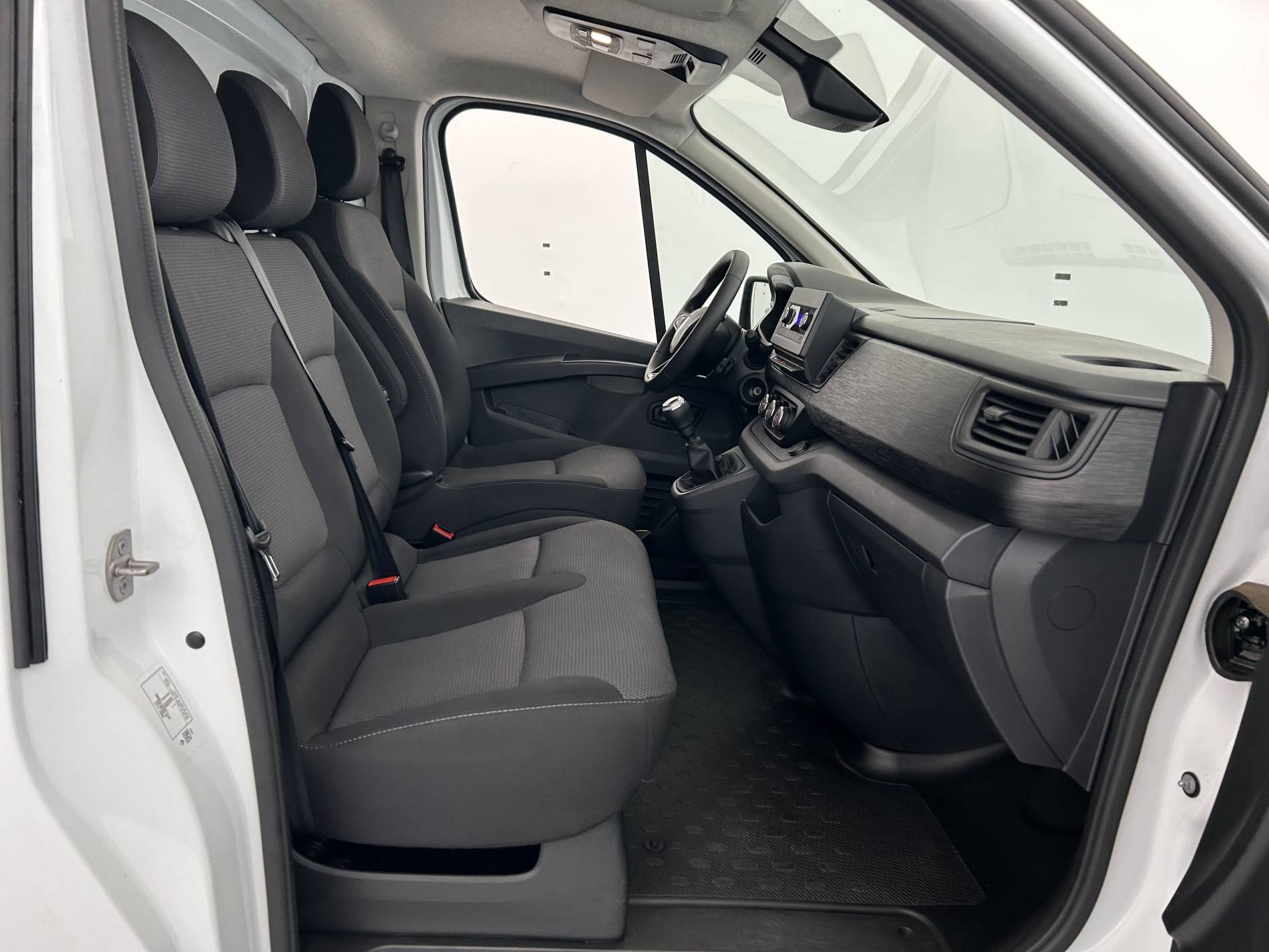 Vente en ligne Renault Trafic 3 Fourgon TRAFIC FGN L1H1 3T BLUE DCI 130 GSR2 au prix de 24 990 €