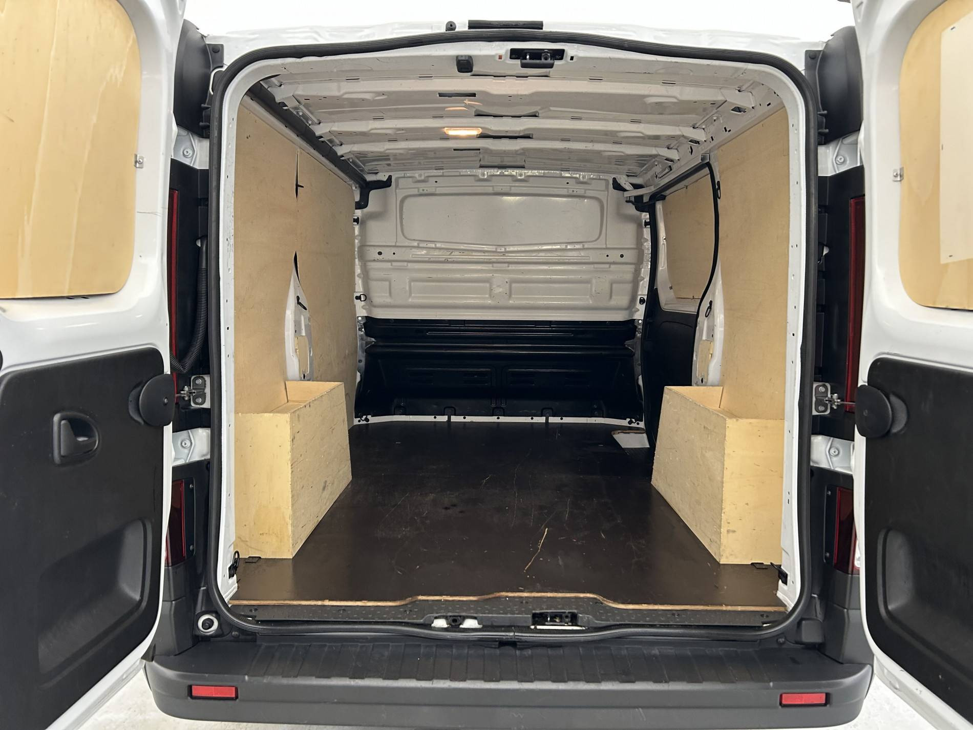 Vente en ligne Renault Trafic 3 Fourgon TRAFIC FGN L1H1 3T BLUE DCI 130 GSR2 au prix de 24 990 €