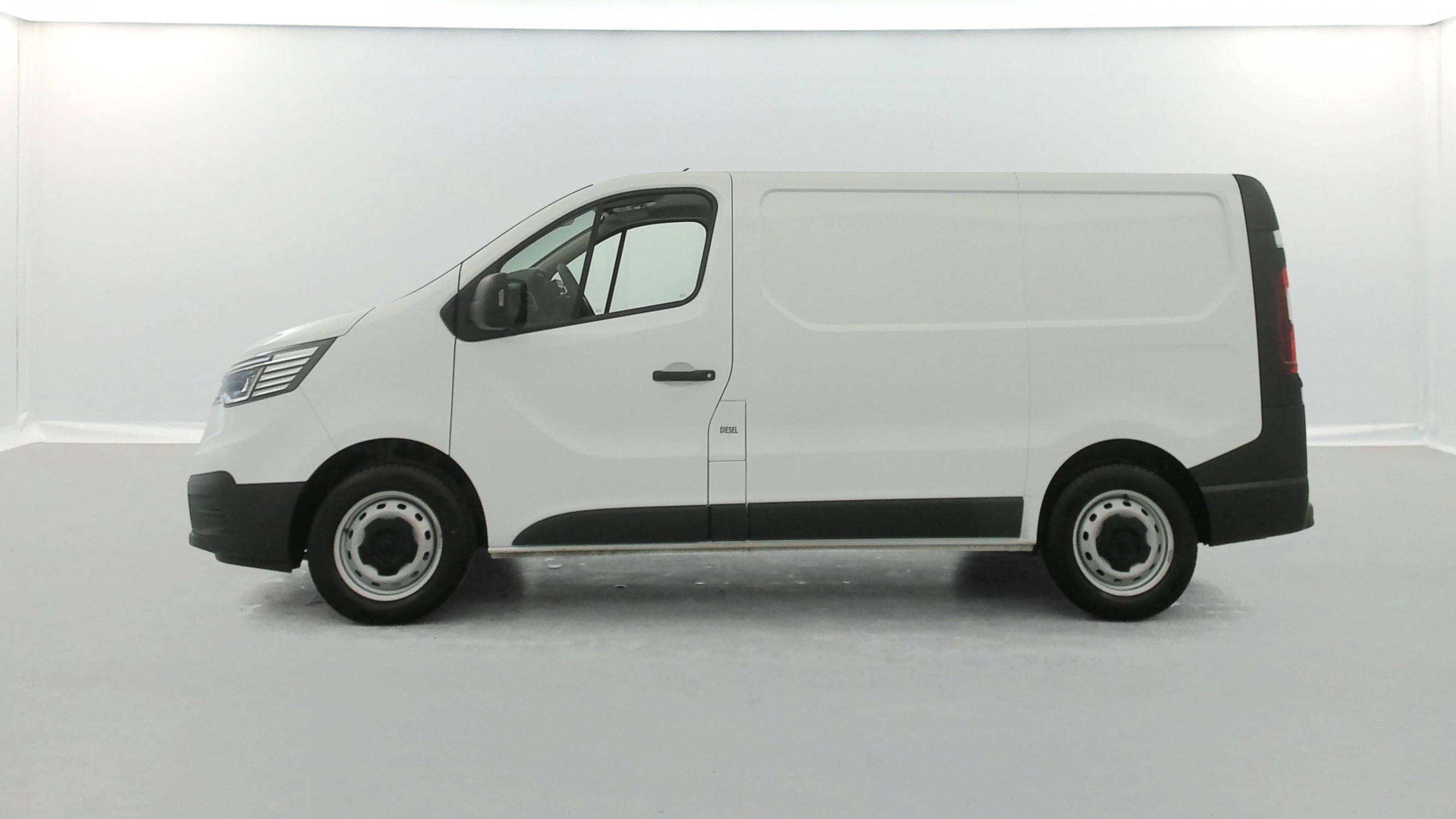 Vente en ligne Renault Trafic 3 Fourgon TRAFIC FGN L1H1 3T BLUE DCI 130 GSR2 au prix de 24 990 €