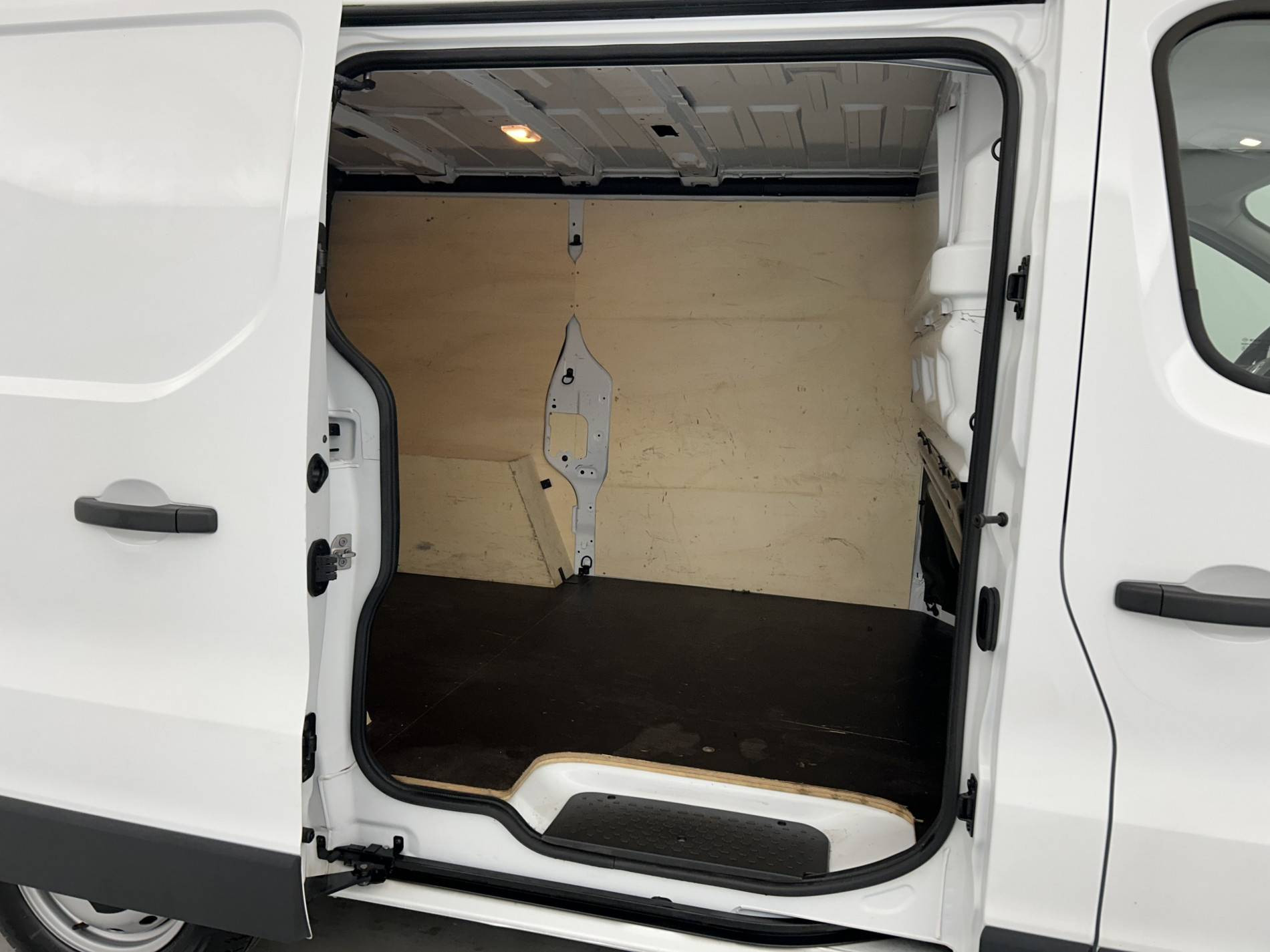 Vente en ligne Renault Trafic 3 Fourgon TRAFIC FGN L1H1 3T BLUE DCI 130 GSR2 au prix de 24 990 €