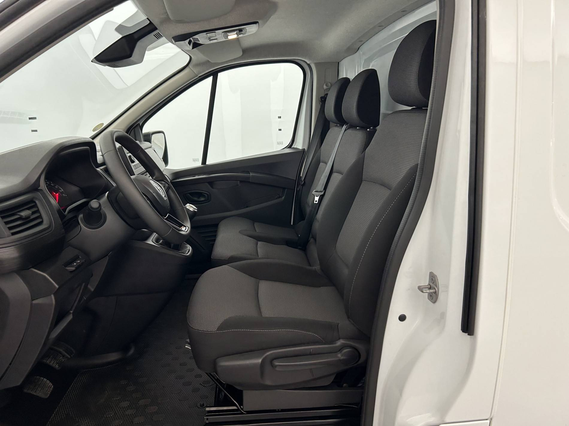 Vente en ligne Renault Trafic 3 Fourgon TRAFIC FGN L1H1 3T BLUE DCI 130 GSR2 au prix de 24 990 €