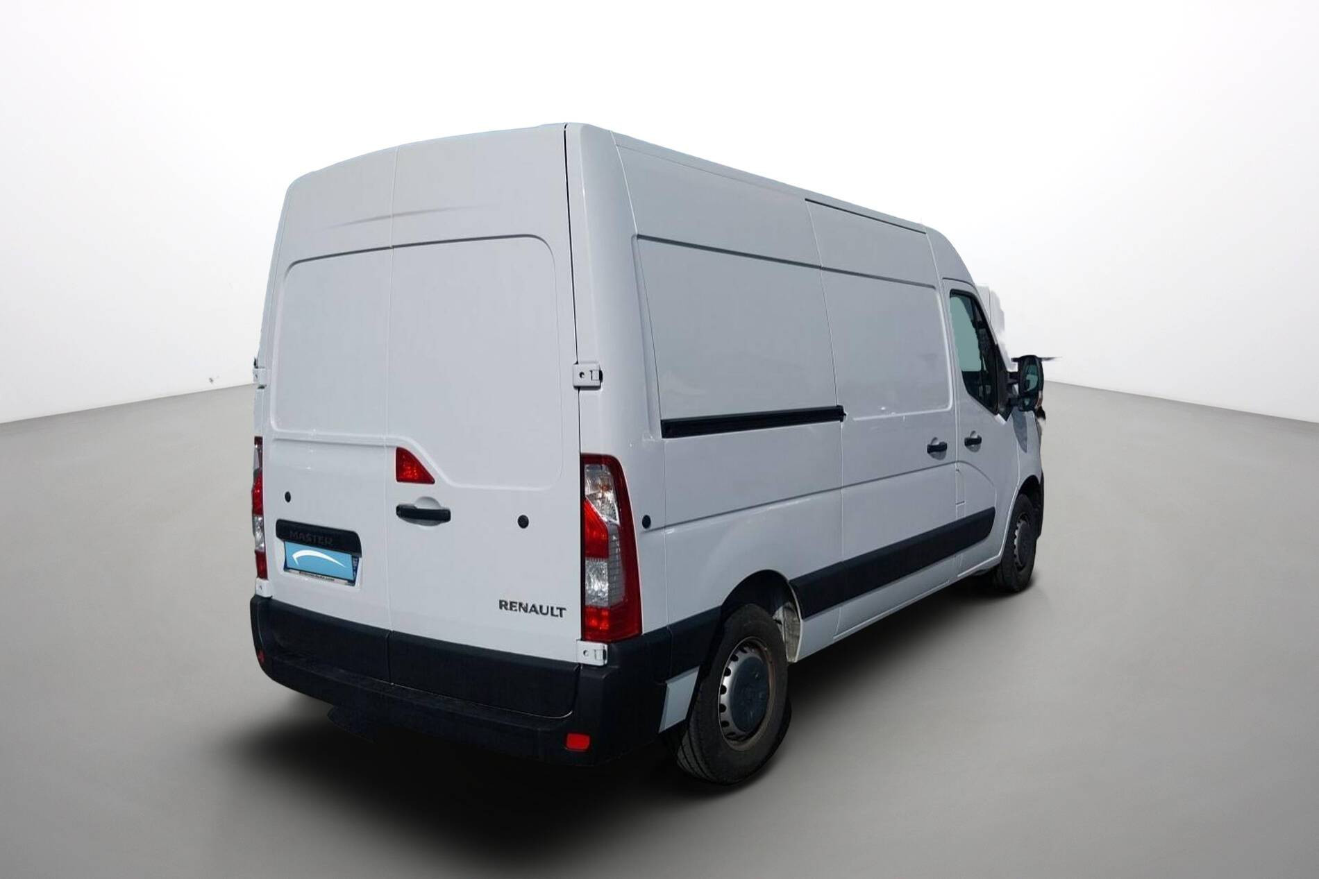 Vente en ligne Renault Master Fourgon MASTER FGN TRAC F3500 L2H2 BLUE DCI 135 au prix de 27 990 €