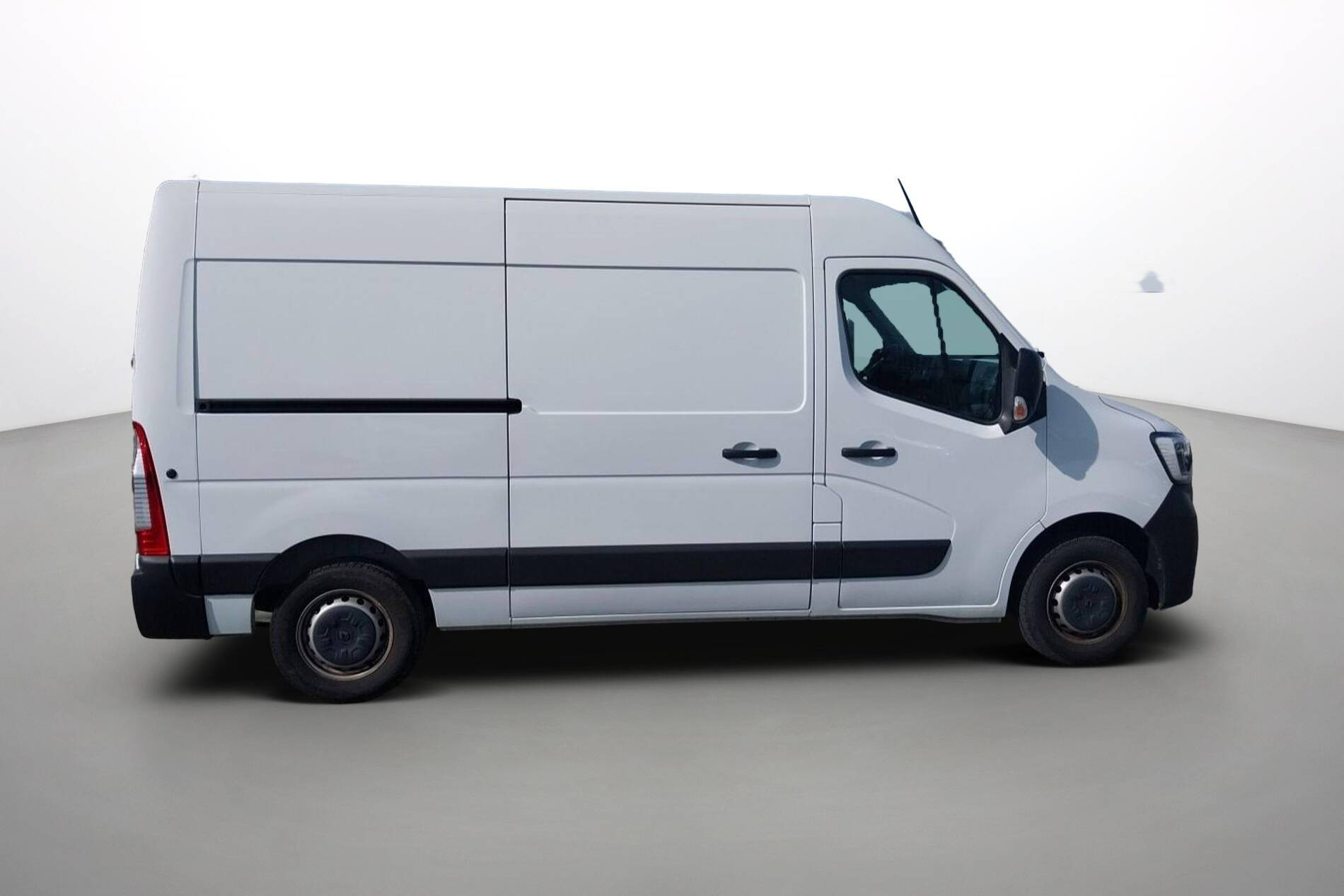 Vente en ligne Renault Master Fourgon MASTER FGN TRAC F3500 L2H2 BLUE DCI 135 au prix de 27 990 €