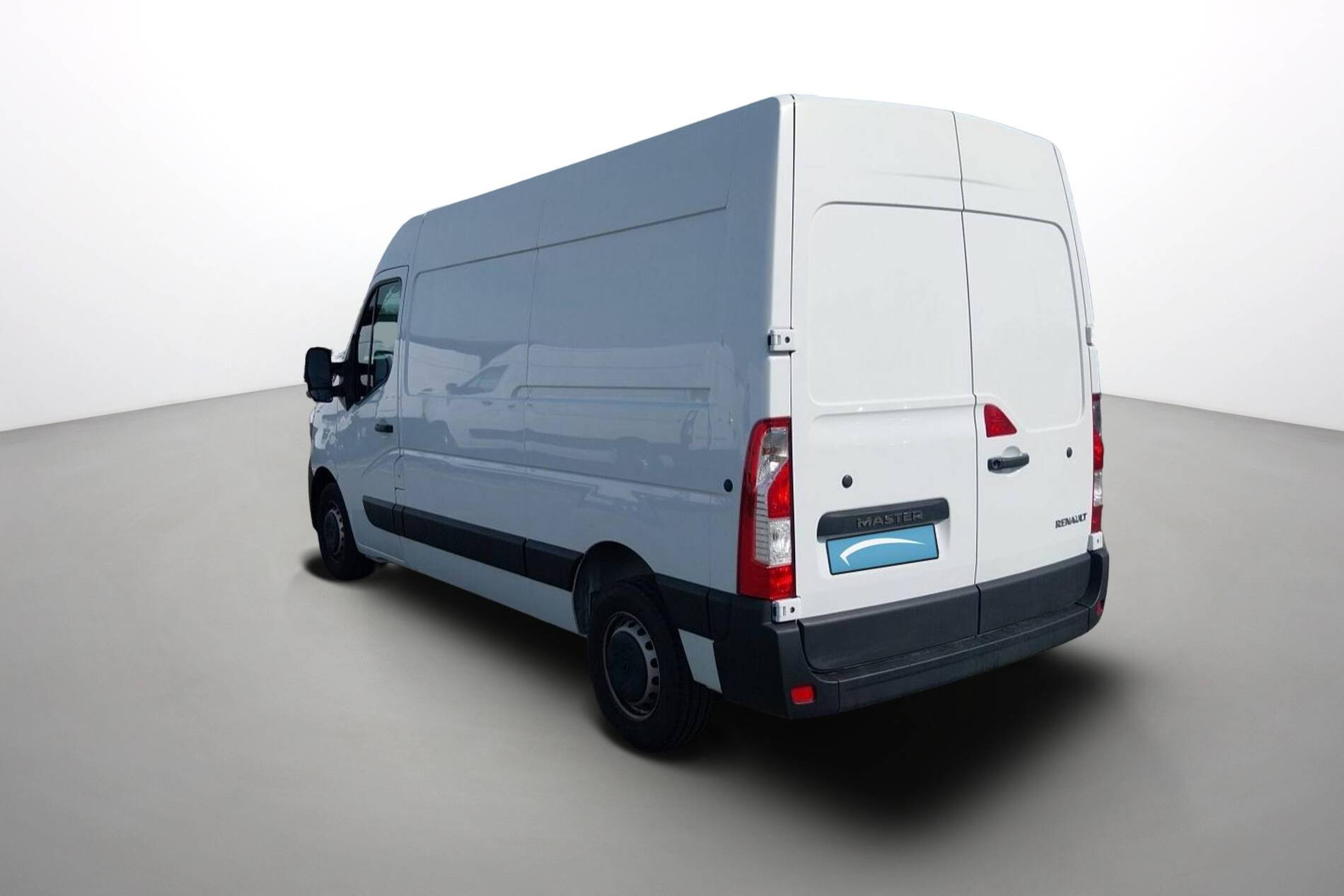 Vente en ligne Renault Master Fourgon MASTER FGN TRAC F3500 L2H2 BLUE DCI 135 au prix de 27 990 €