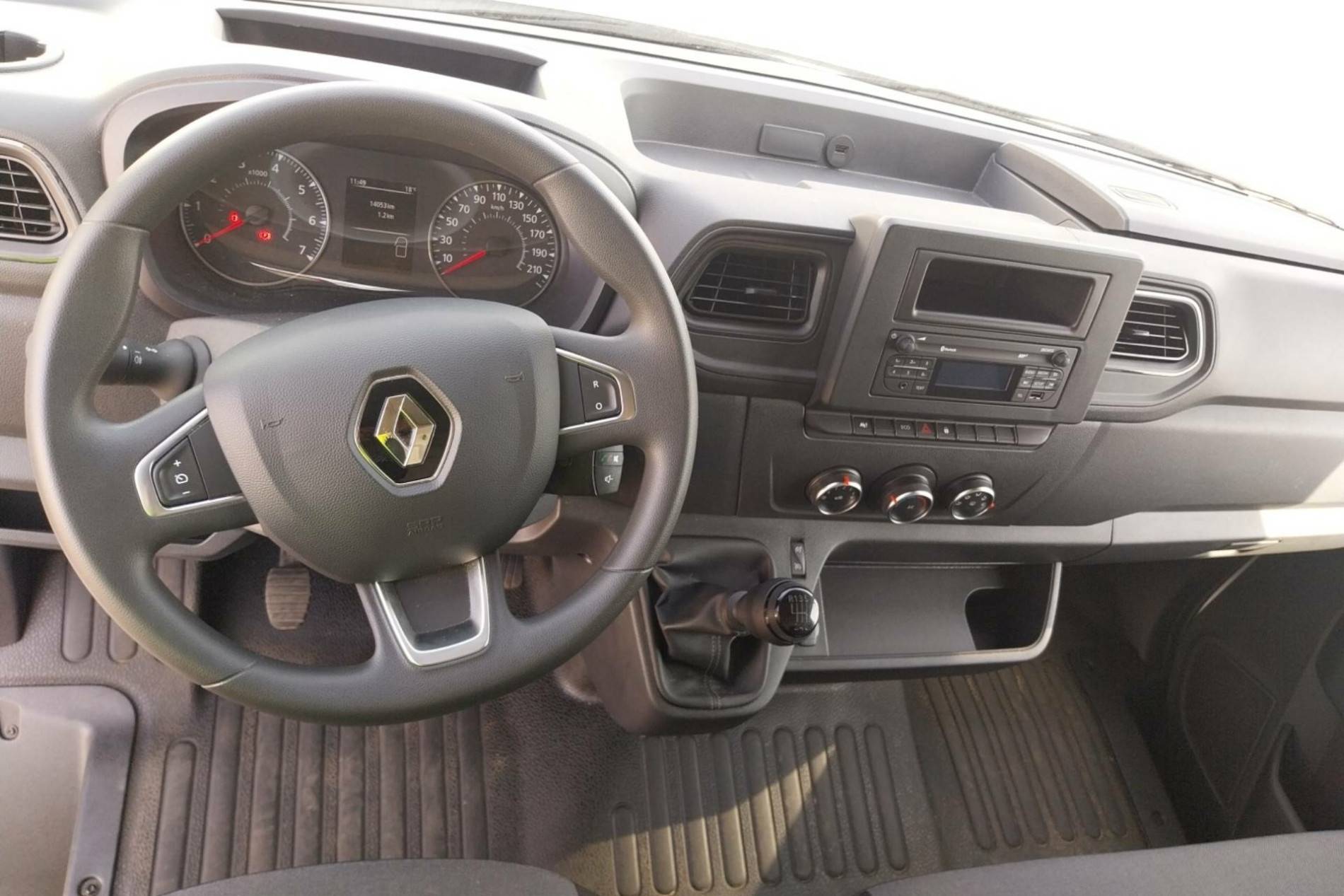 Vente en ligne Renault Master Fourgon MASTER FGN TRAC F3500 L2H2 BLUE DCI 135 au prix de 27 990 €