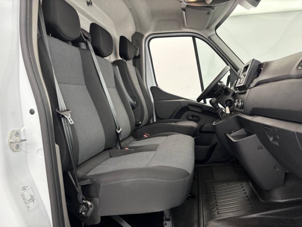 Vente en ligne Renault Master Fourgon MASTER FGN TRAC F3500 L2H2 BLUE DCI 135 au prix de 26 990 €