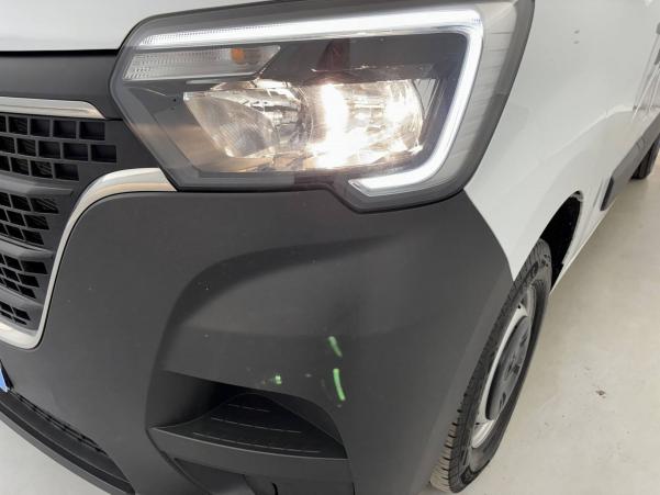Vente en ligne Renault Master Fourgon MASTER FGN TRAC F3500 L2H2 BLUE DCI 135 au prix de 26 990 €