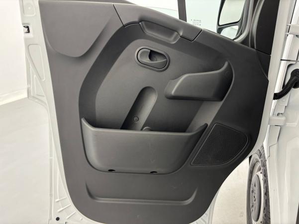 Vente en ligne Renault Master Fourgon MASTER FGN TRAC F3500 L2H2 BLUE DCI 135 au prix de 26 990 €
