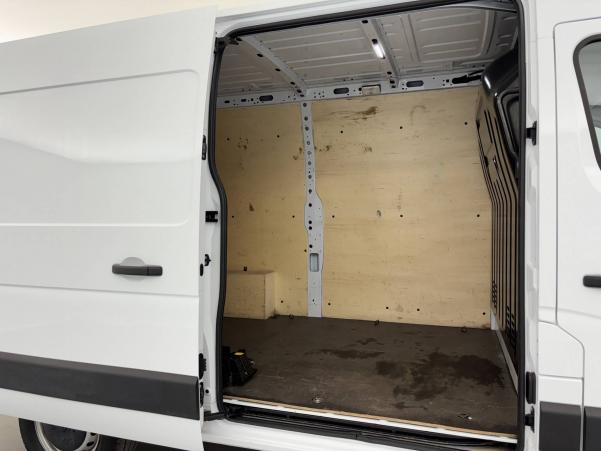 Vente en ligne Renault Master Fourgon MASTER FGN TRAC F3500 L2H2 BLUE DCI 135 au prix de 26 990 €
