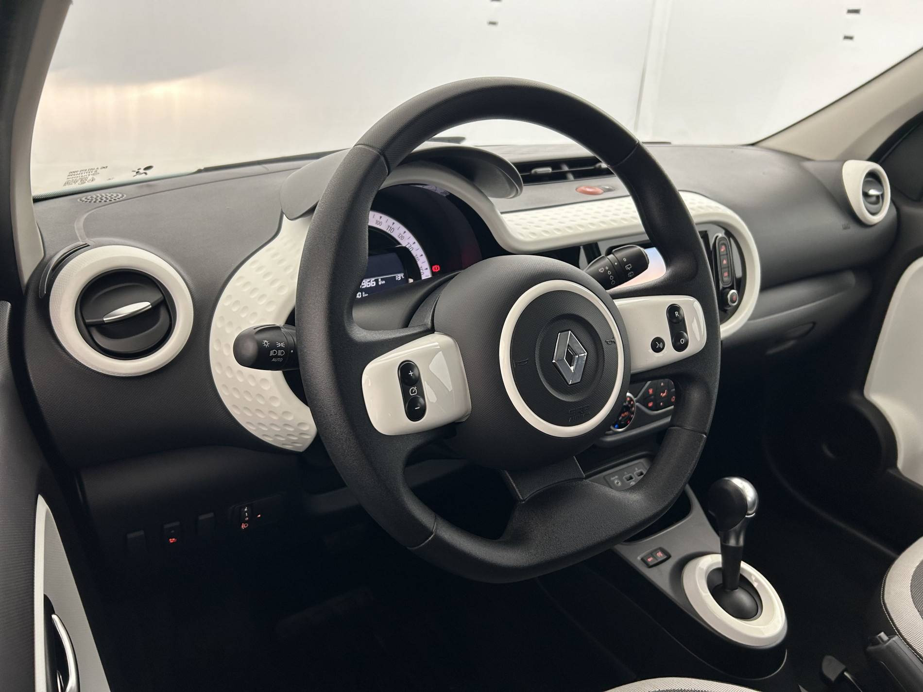 Vente en ligne Renault Twingo Electrique Twingo III E-Tech au prix de 10 990 €