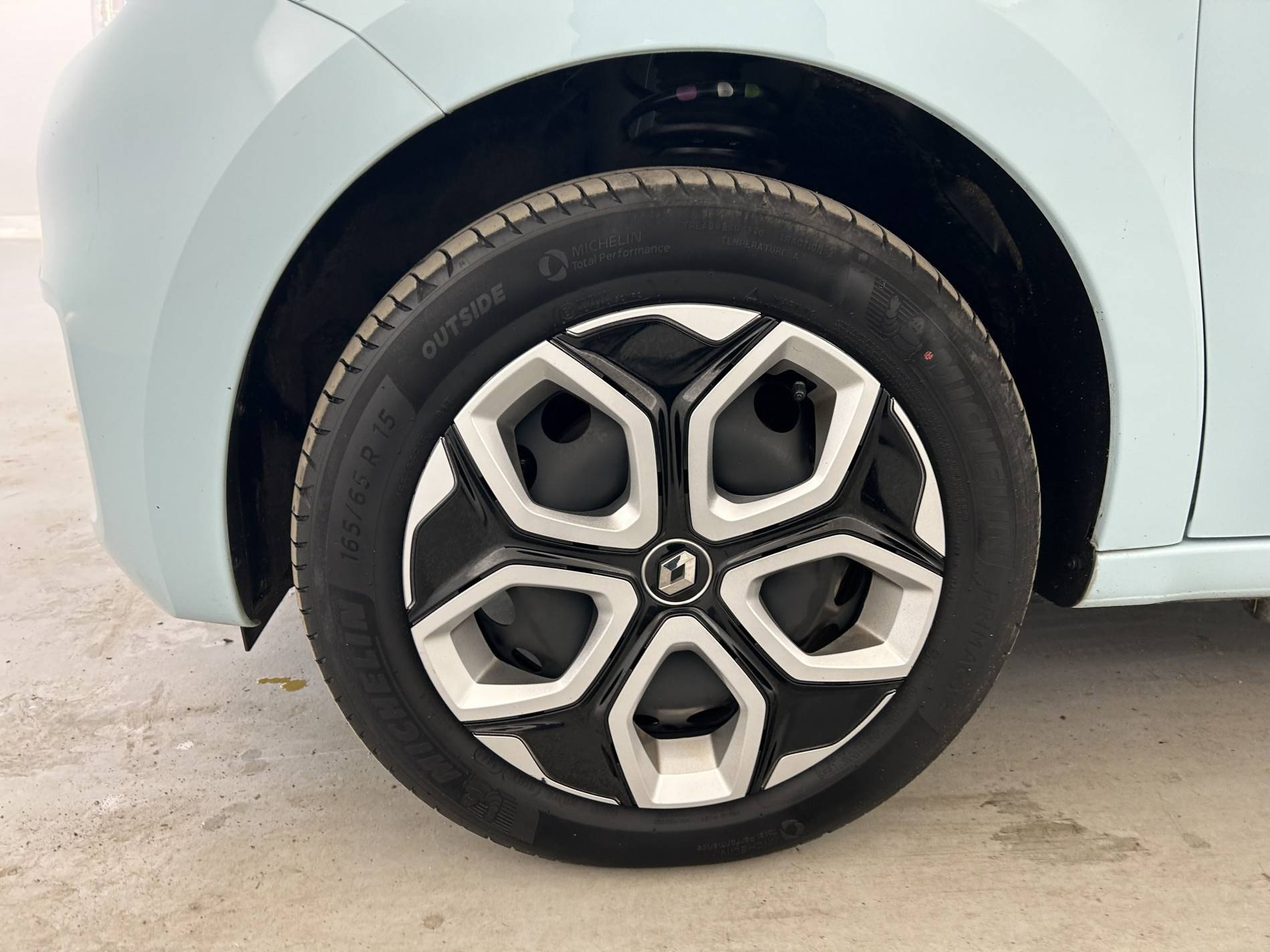 Vente en ligne Renault Twingo Electrique Twingo III E-Tech au prix de 10 990 €