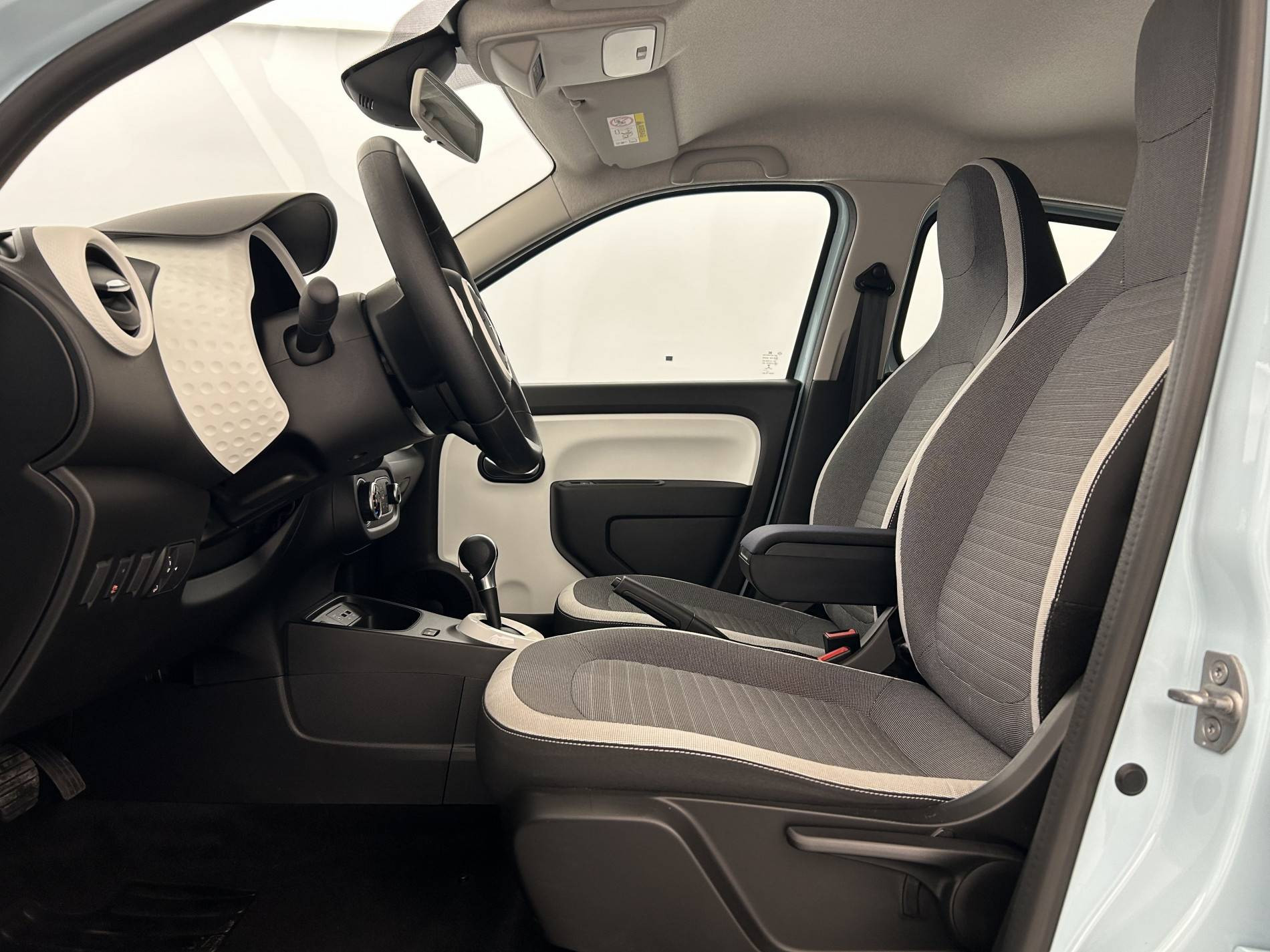 Vente en ligne Renault Twingo Electrique Twingo III E-Tech au prix de 10 990 €