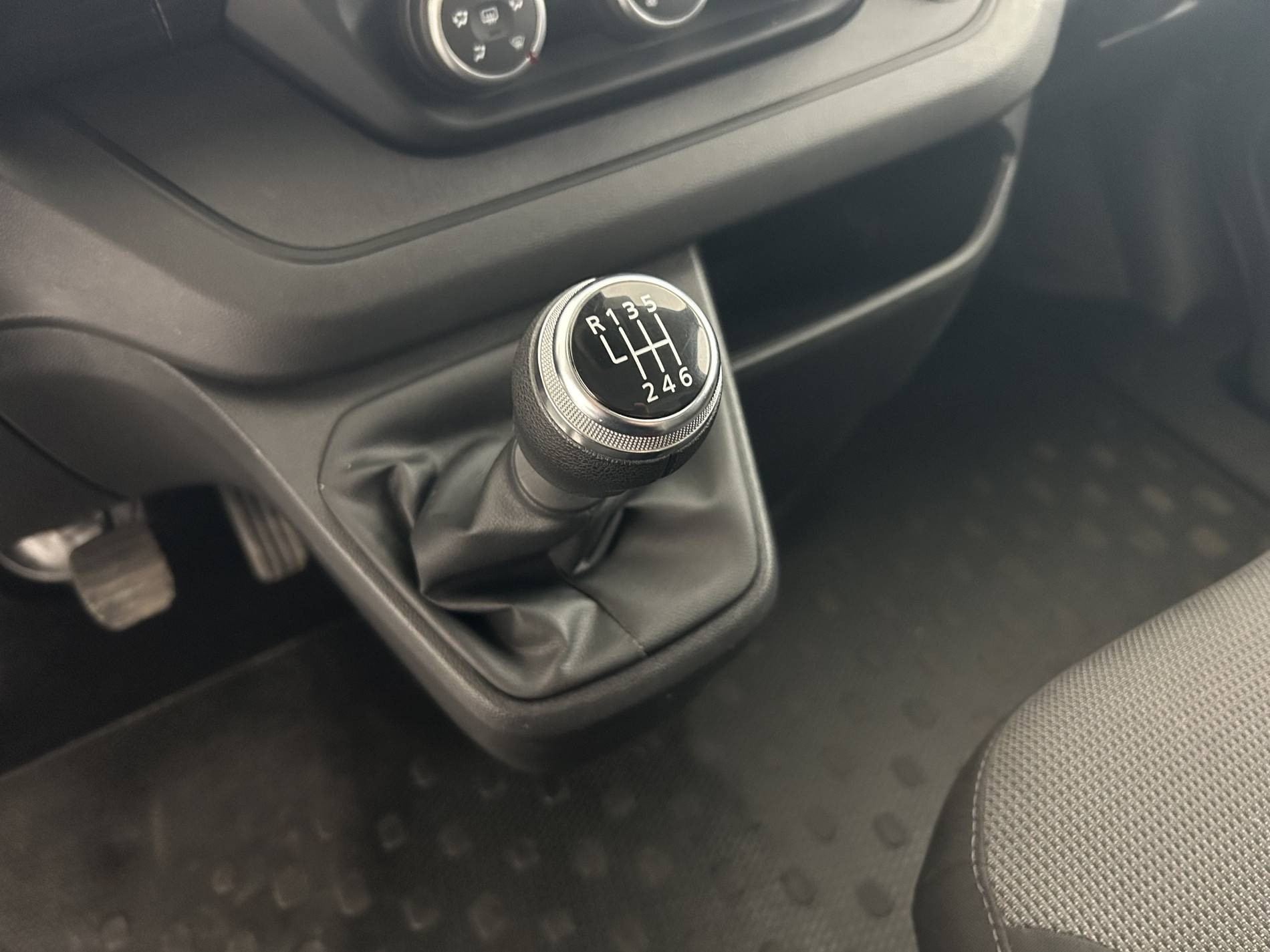 Vente en ligne Renault Trafic 3 Fourgon TRAFIC FGN L1H1 3000 KG BLUE DCI 130 au prix de 22 590 €