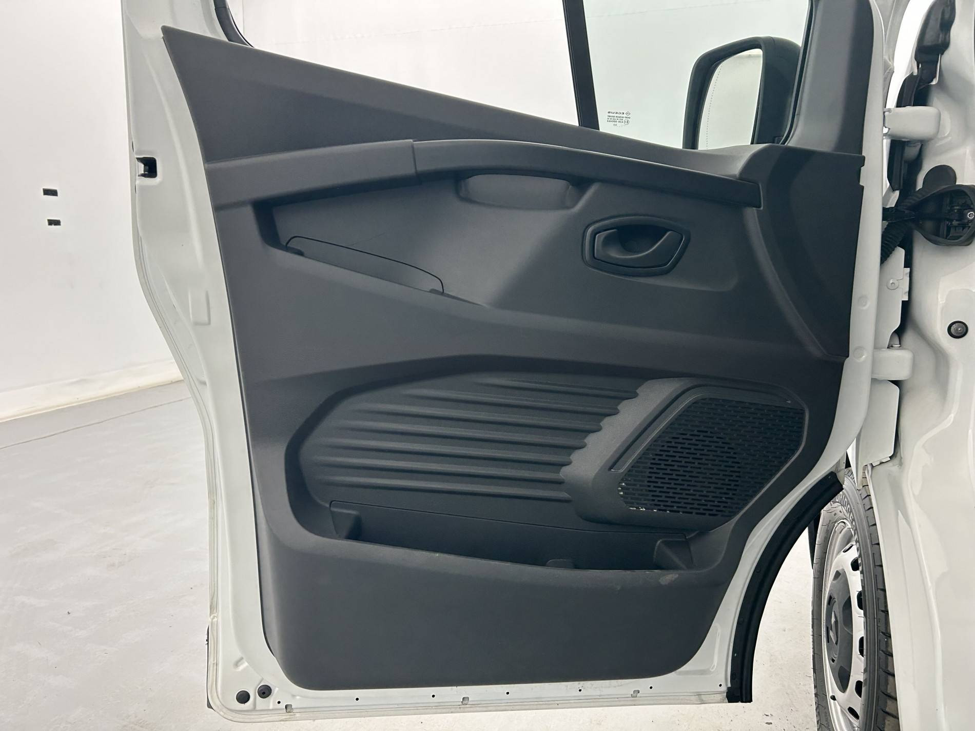 Vente en ligne Renault Trafic 3 Fourgon TRAFIC FGN L1H1 3000 KG BLUE DCI 130 au prix de 22 590 €