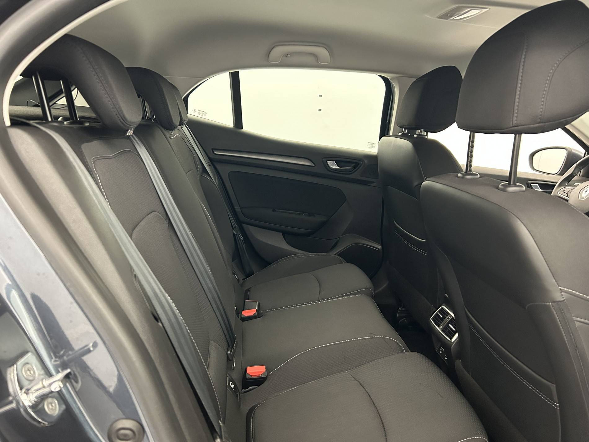 Vente en ligne Renault Megane 4 Mégane IV Berline Blue dCi 115 au prix de 14 890 €