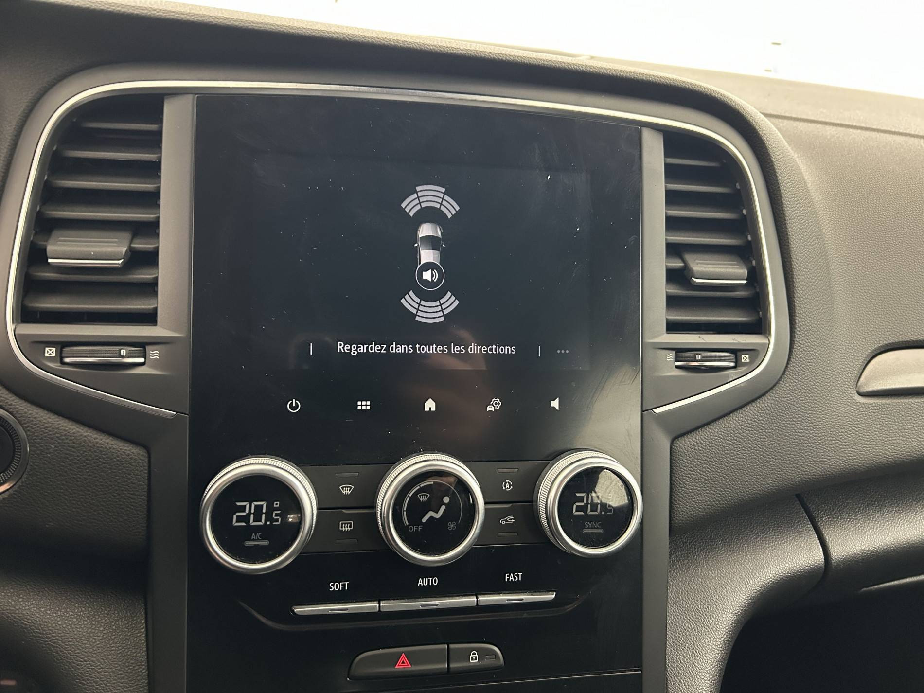 Vente en ligne Renault Megane 4 Mégane IV Berline Blue dCi 115 au prix de 14 890 €