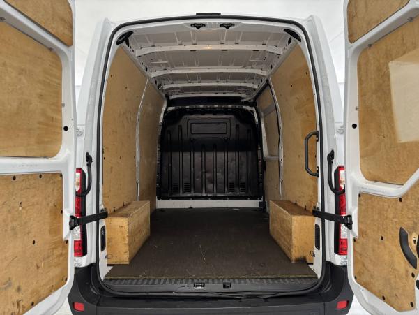 Vente en ligne Renault Master 3 Fourgon MASTER FGN TRAC F3500 L2H2 DCI 135 au prix de 23 790 €