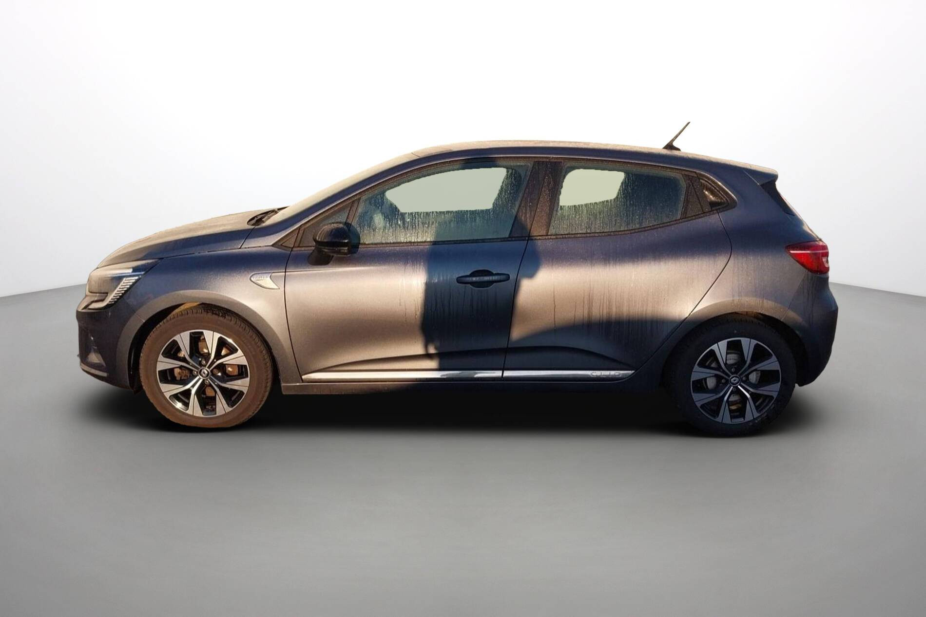 Vente en ligne Renault Clio 5 Clio E-Tech 140 - 21 au prix de 15 790 €