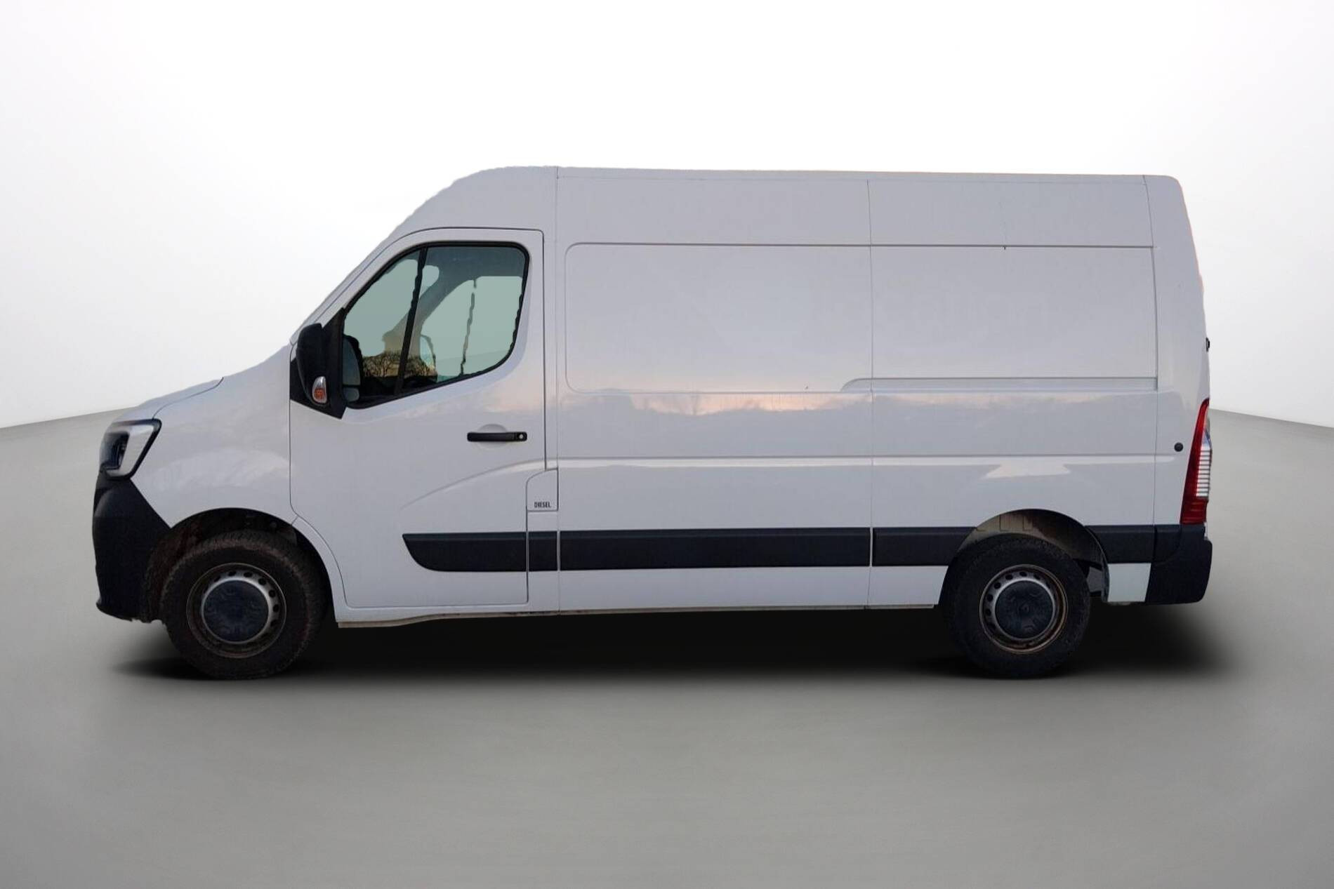 Vente en ligne Renault Master Fourgon MASTER FGN TRAC F3500 L2H2 BLUE DCI 135 au prix de 25 990 €