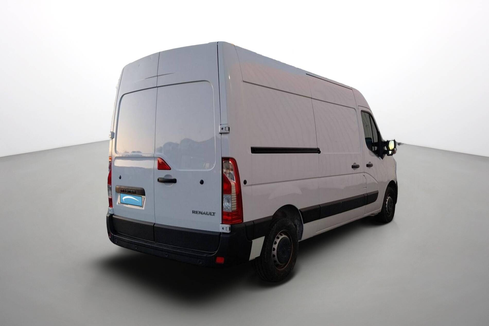 Vente en ligne Renault Master Fourgon MASTER FGN TRAC F3500 L2H2 BLUE DCI 135 au prix de 25 990 €
