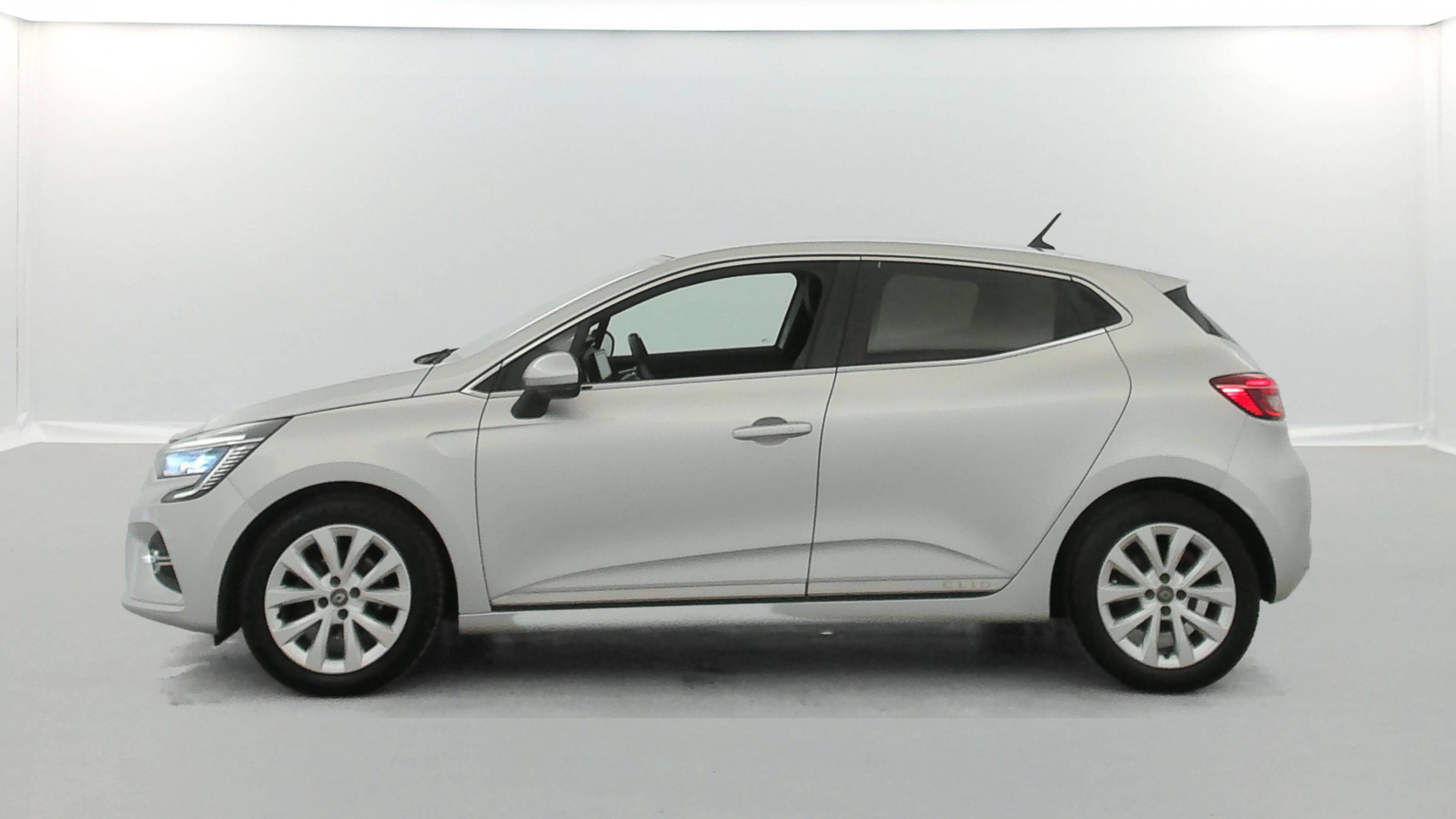 Vente en ligne Renault Clio 5 Clio TCe 100 au prix de 13 990 €