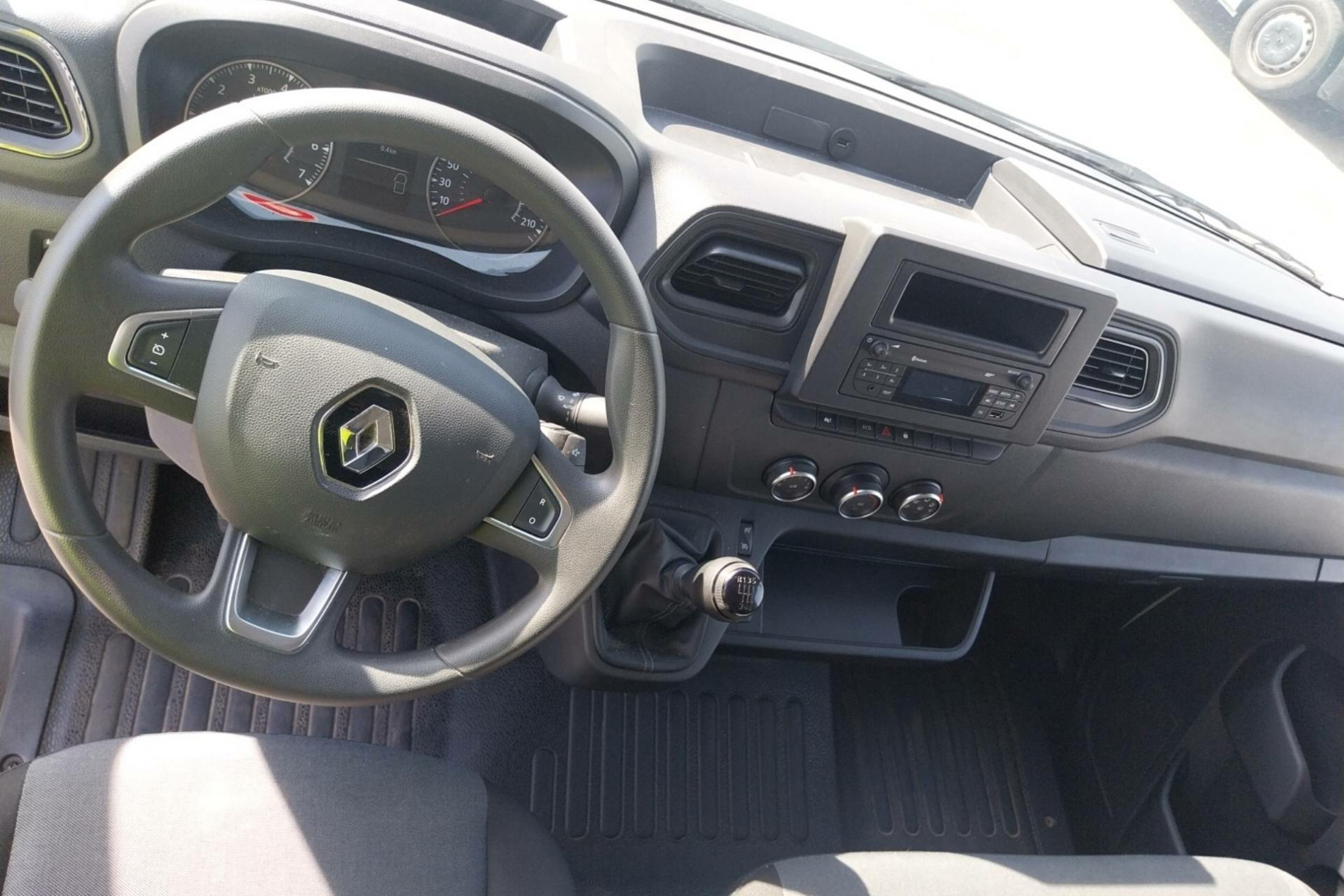 Vente en ligne Renault Master Fourgon MASTER FGN TRAC F3500 L2H2 BLUE DCI 135 au prix de 27 990 €