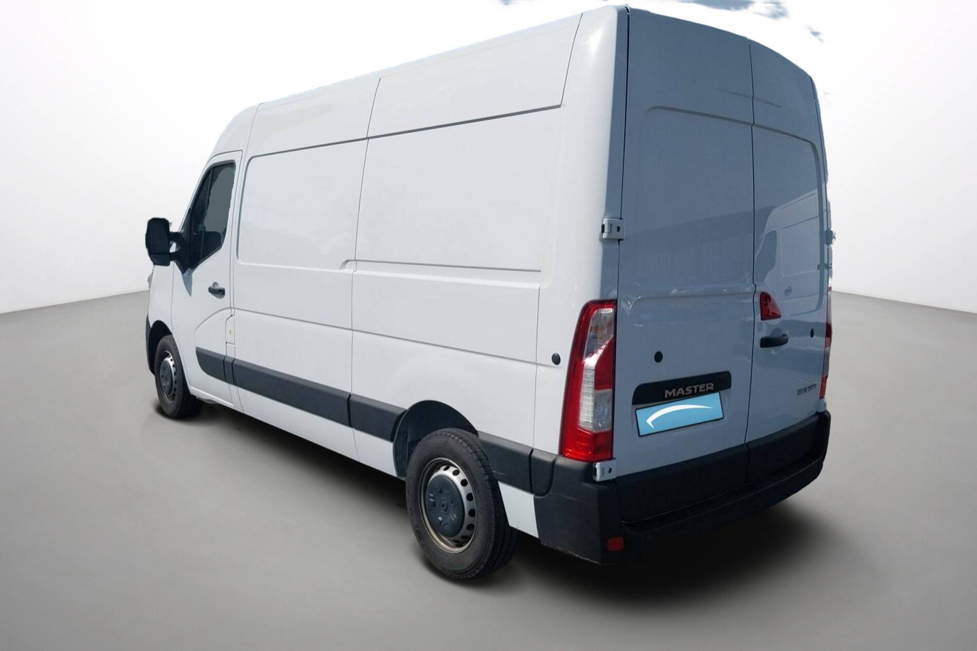 Vente en ligne Renault Master Fourgon MASTER FGN TRAC F3500 L2H2 BLUE DCI 135 au prix de 27 990 €