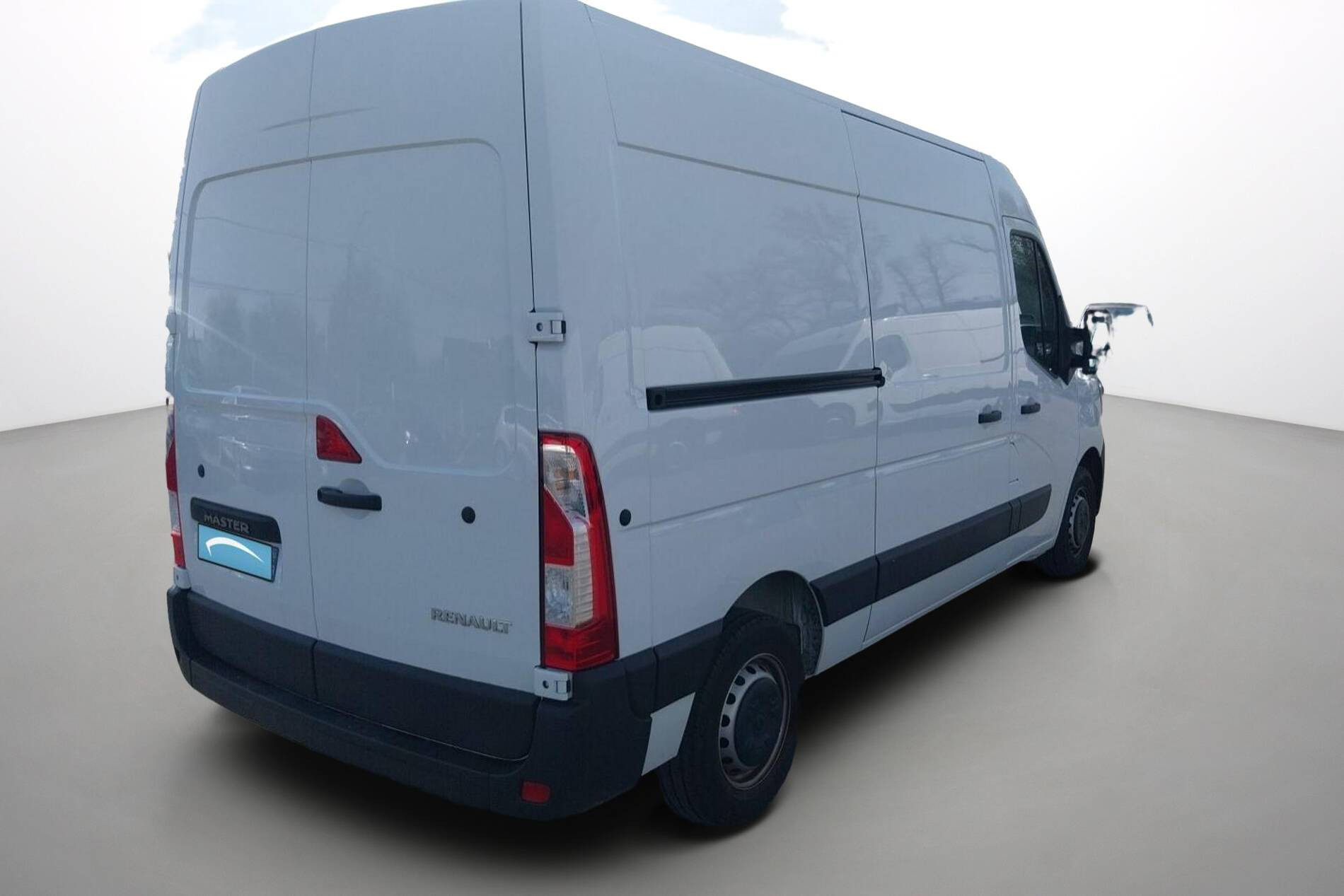 Vente en ligne Renault Master Fourgon MASTER FGN TRAC F3500 L2H2 BLUE DCI 135 au prix de 27 990 €
