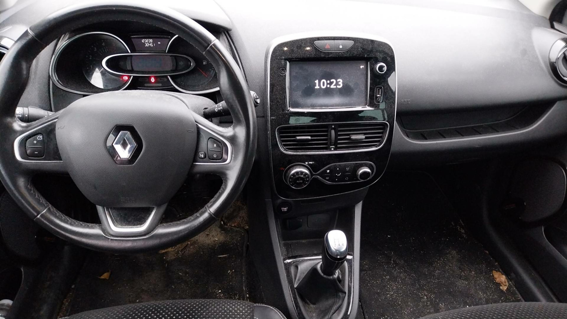 Vente en ligne Renault Clio 4 Clio dCi 90 Energy au prix de 10 790 €