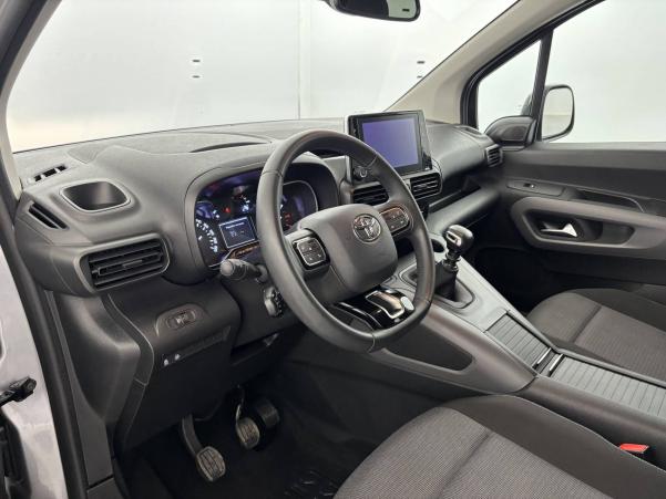 Vente en ligne Toyota Proace City Verso Proace City Verso Long 1.5L 130 D-4D BVM6 au prix de 27 790 €
